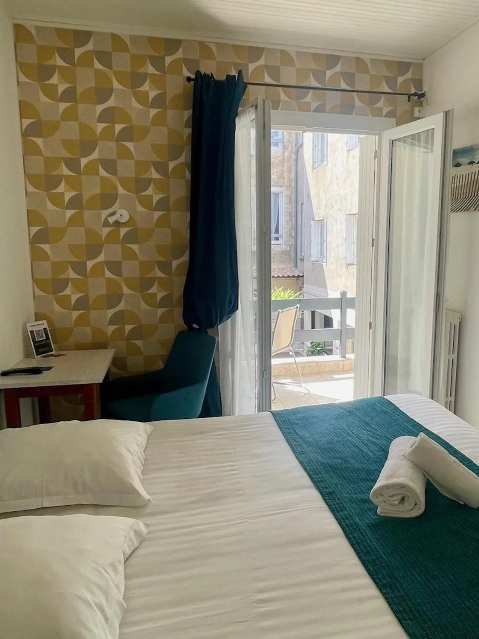 Balcony/Terrace, Bed in Hotel de Paris