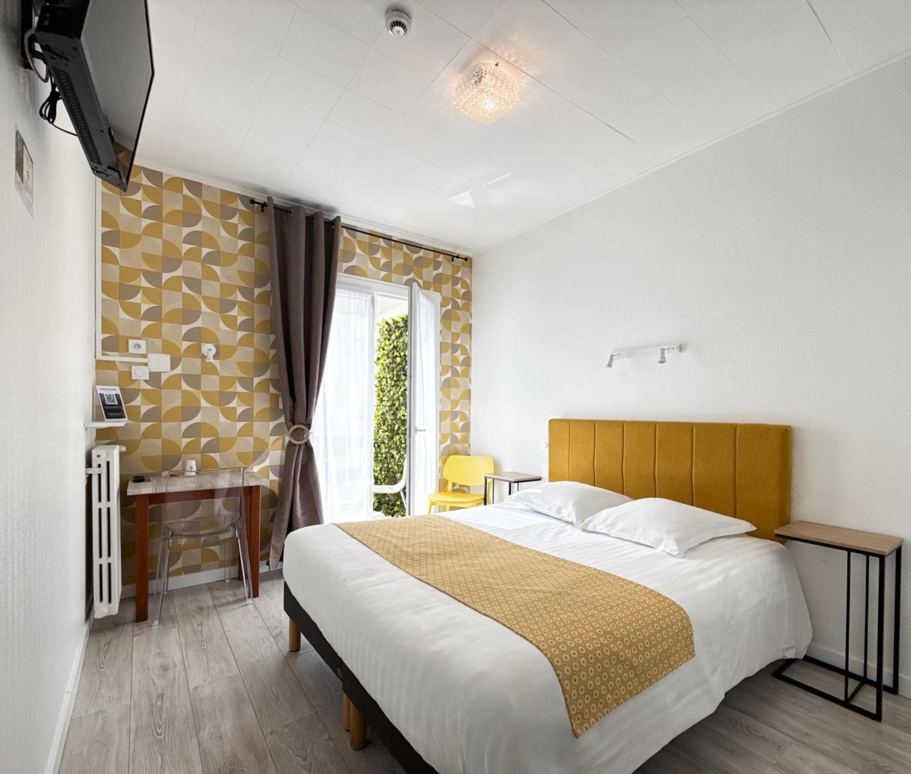 Balcony/Terrace, Bed in Hotel de Paris