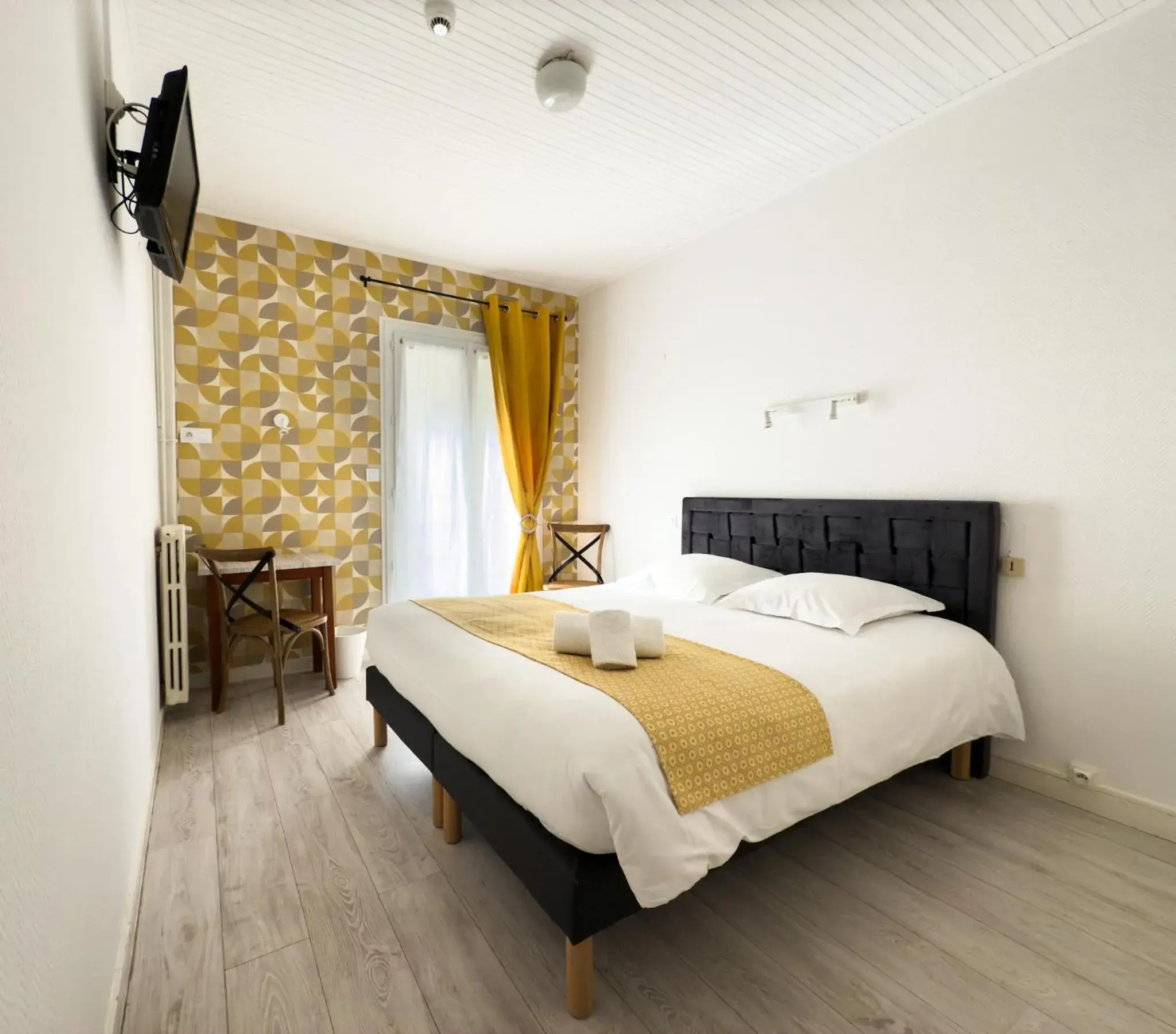 Deluxe Double Room with Balcony in Hotel de Paris Deluxe Double Room with Balcony in Hotel de Paris