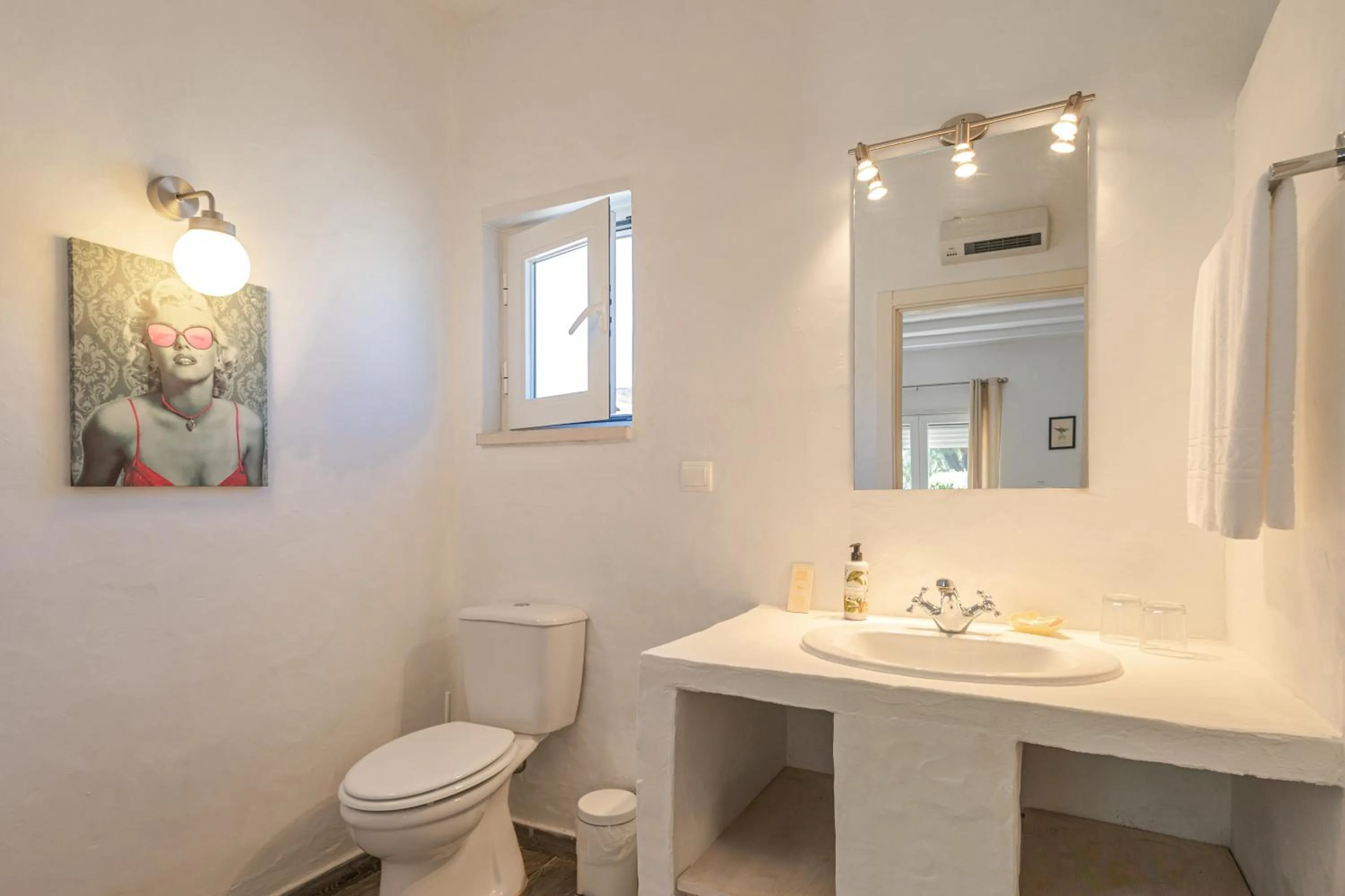 Shower in Casa das Cegonhas