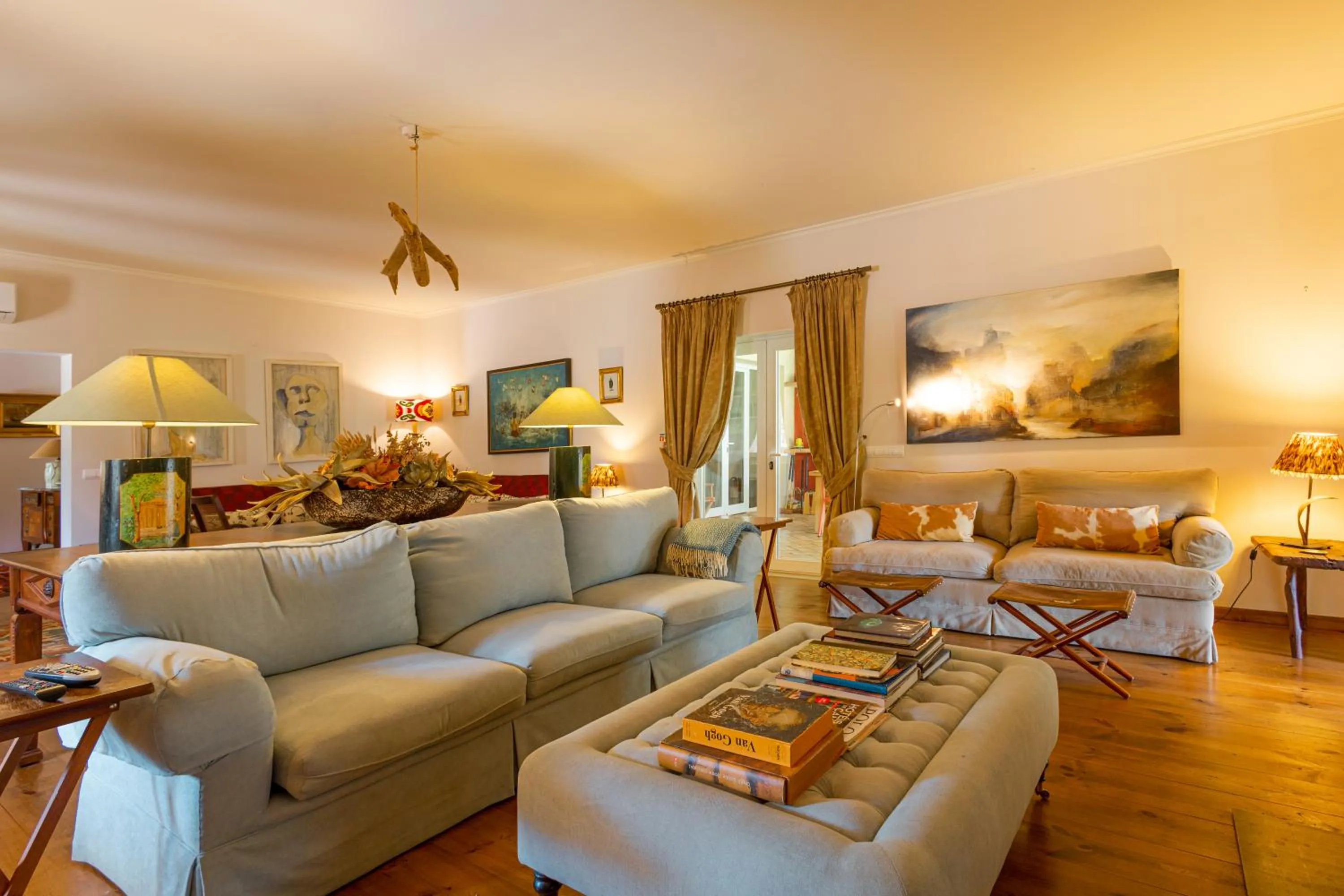 Communal lounge/ TV room in Casa das Cegonhas