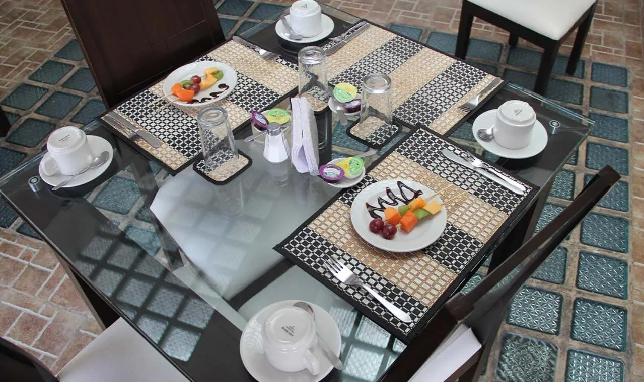 Restaurant/places to eat in AW Hotel Salitre Real