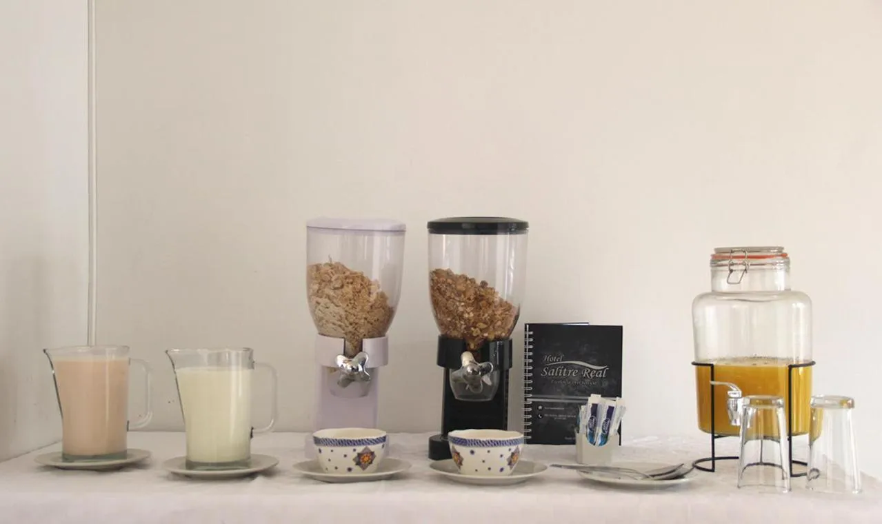 Restaurant/places to eat in AW Hotel Salitre Real