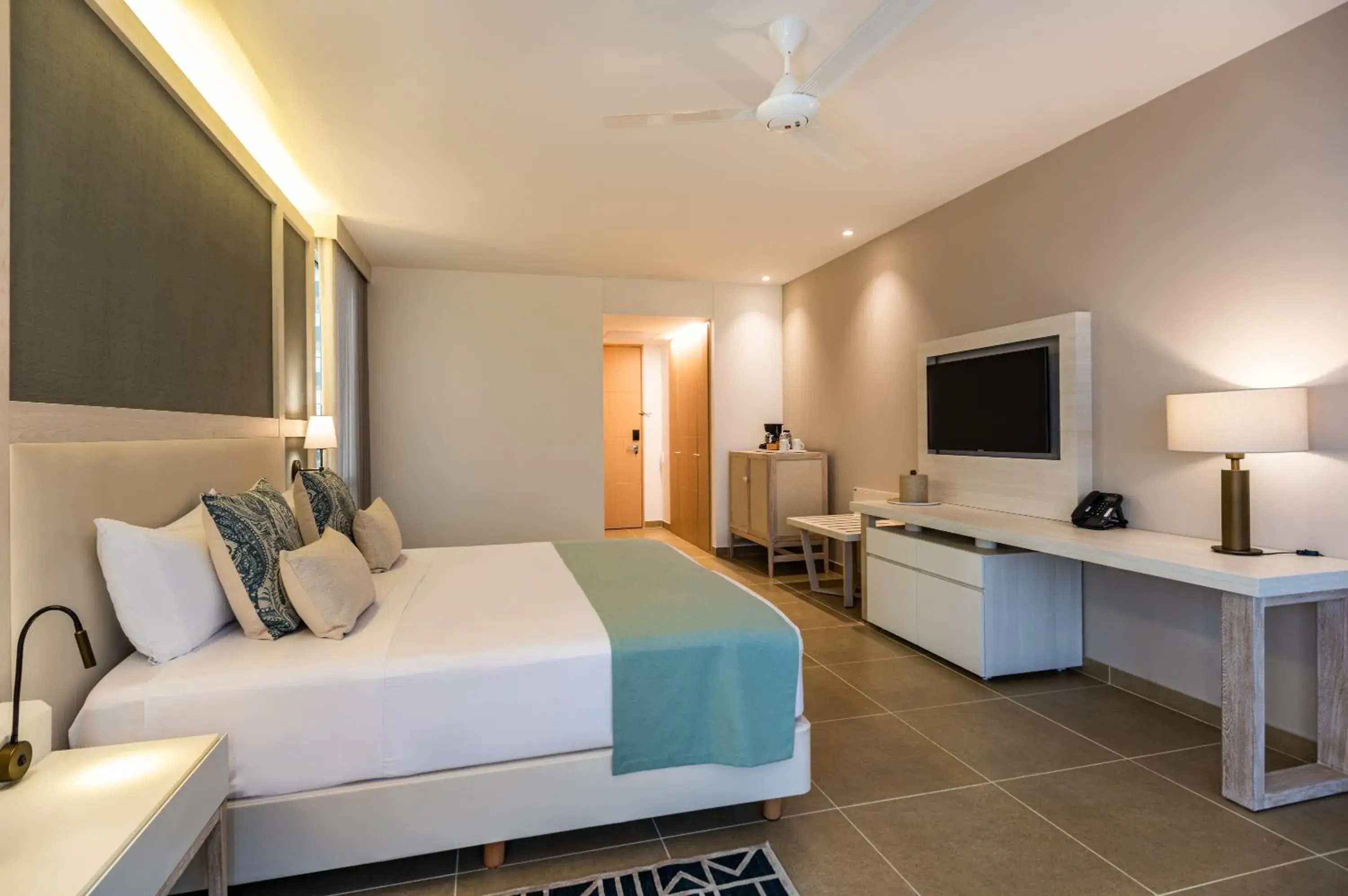 Superior Double or Twin Room - single occupancy in Irotama Lago Superior Double or Twin Room - single occupancy in Irotama Lago