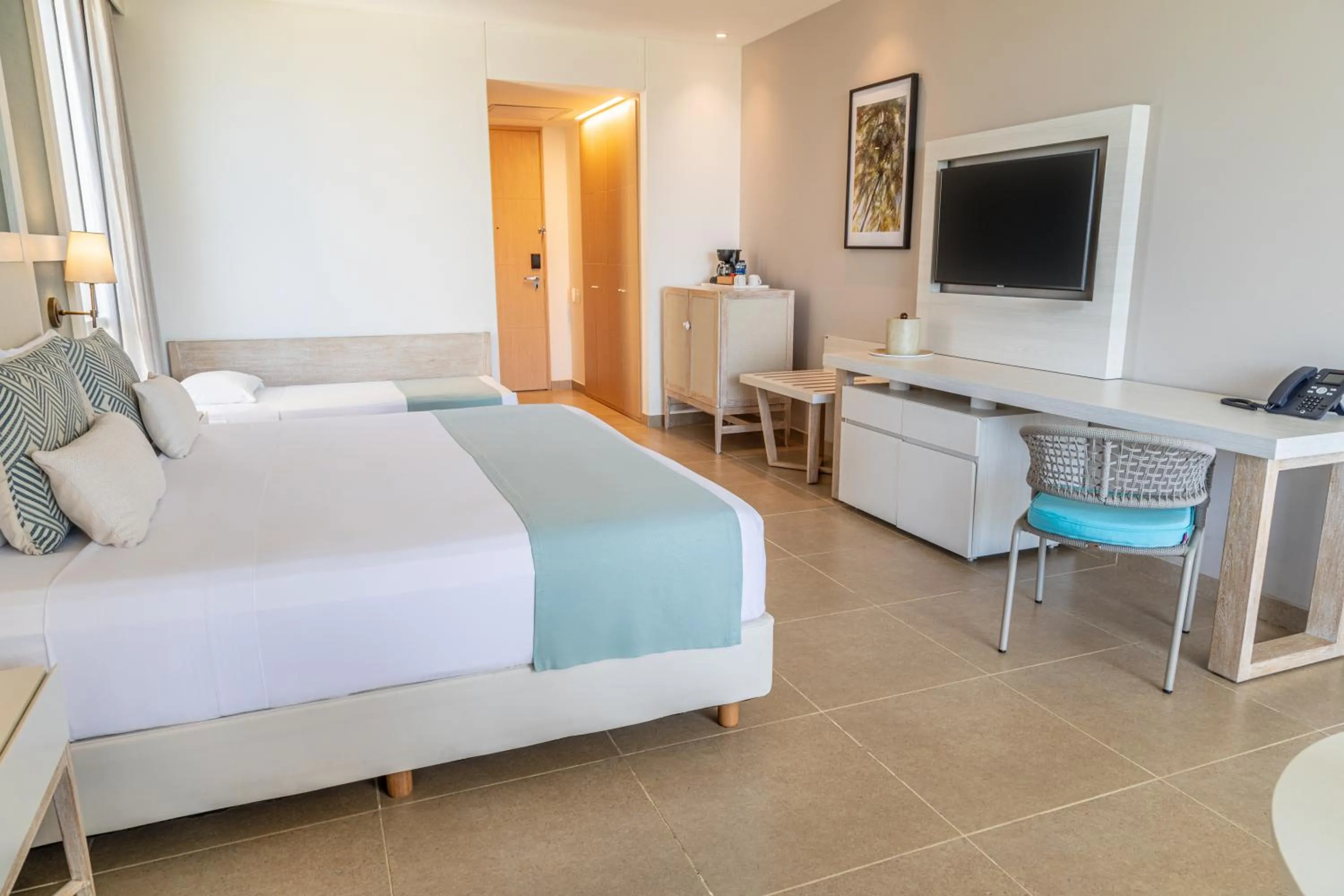 Bed in Hotel Irotama Lago