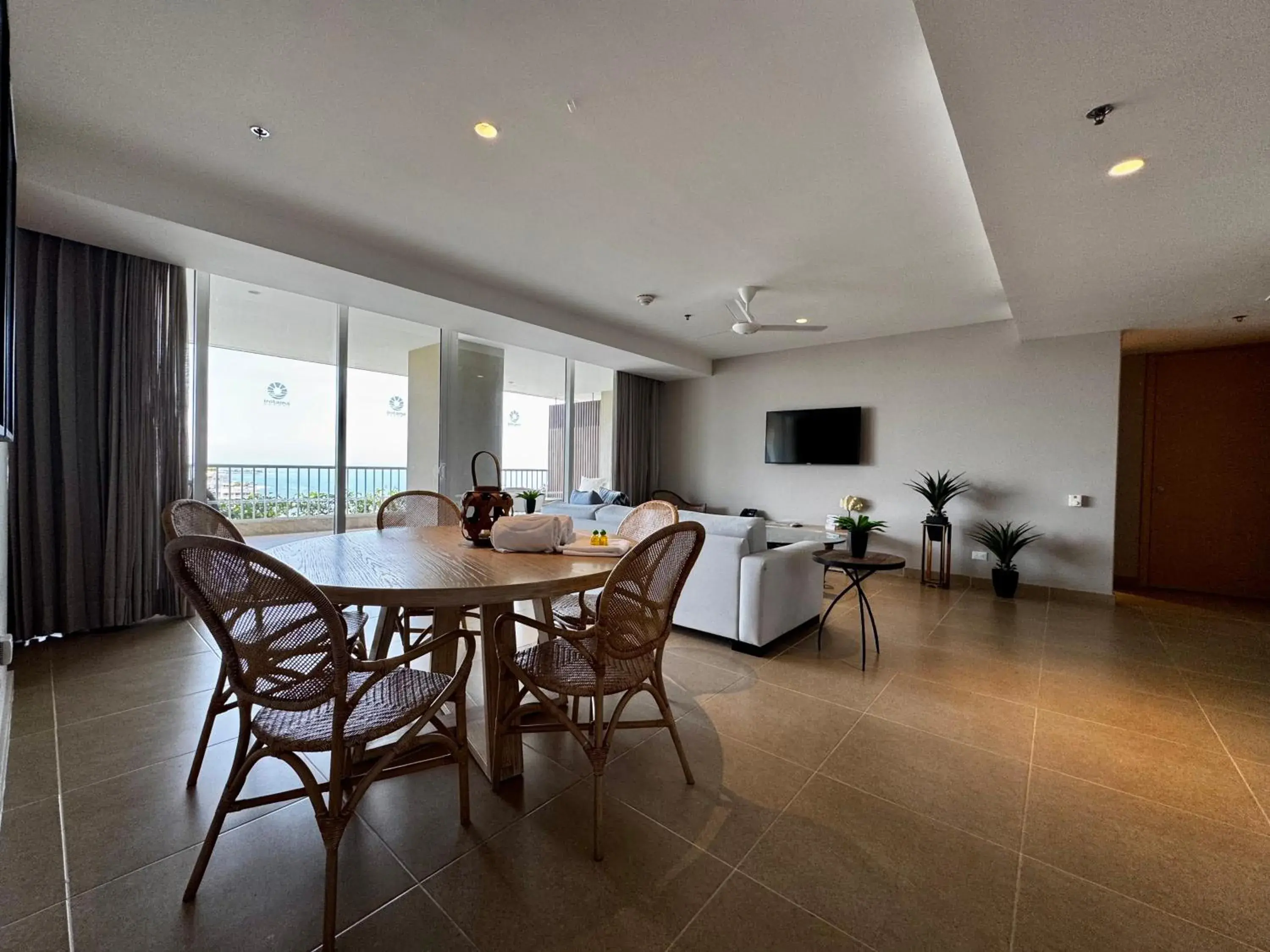 Deluxe Quadruple Room - single occupancy in Irotama Lago Deluxe Quadruple Room - single occupancy in Irotama Lago