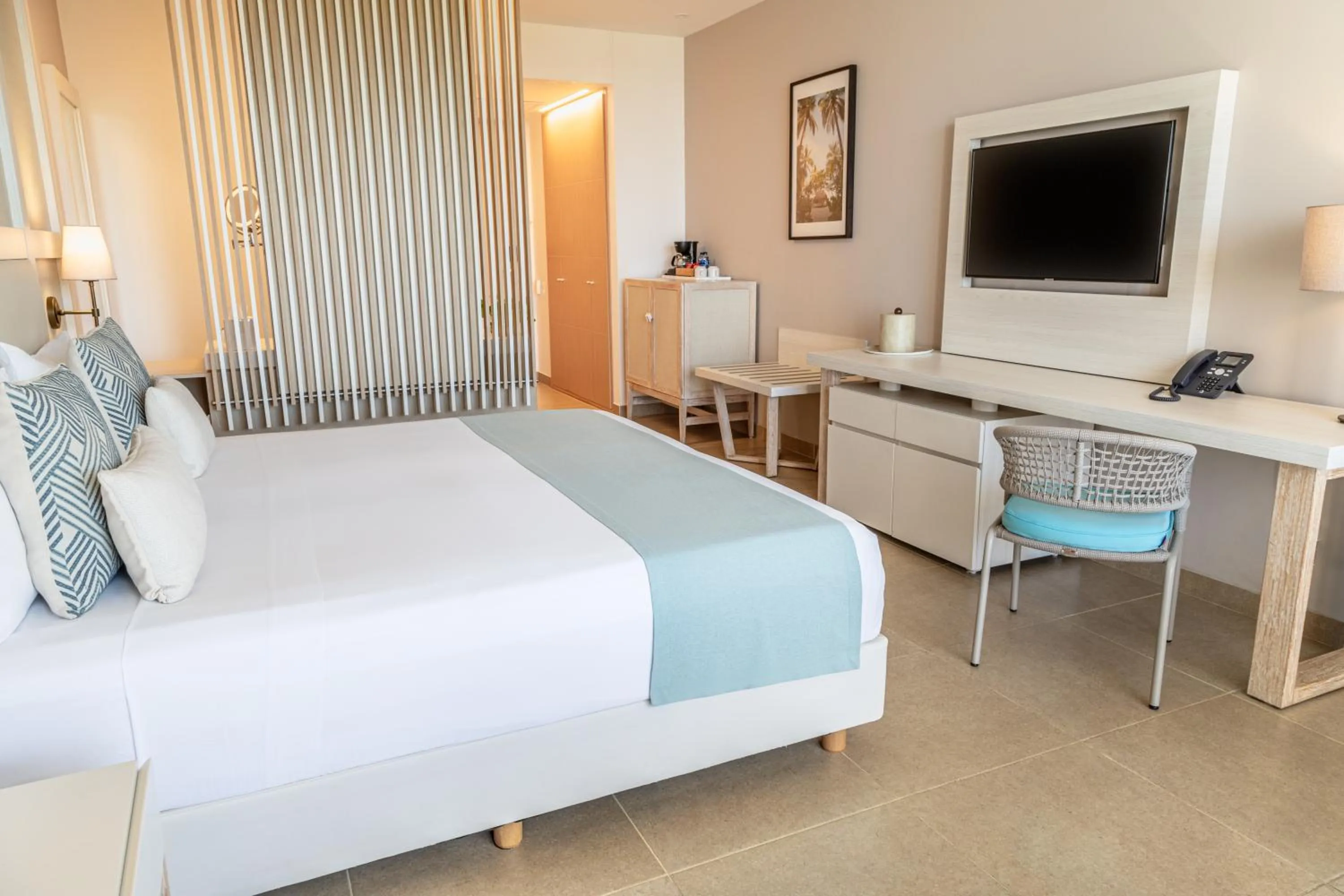 Bed in Hotel Irotama Lago