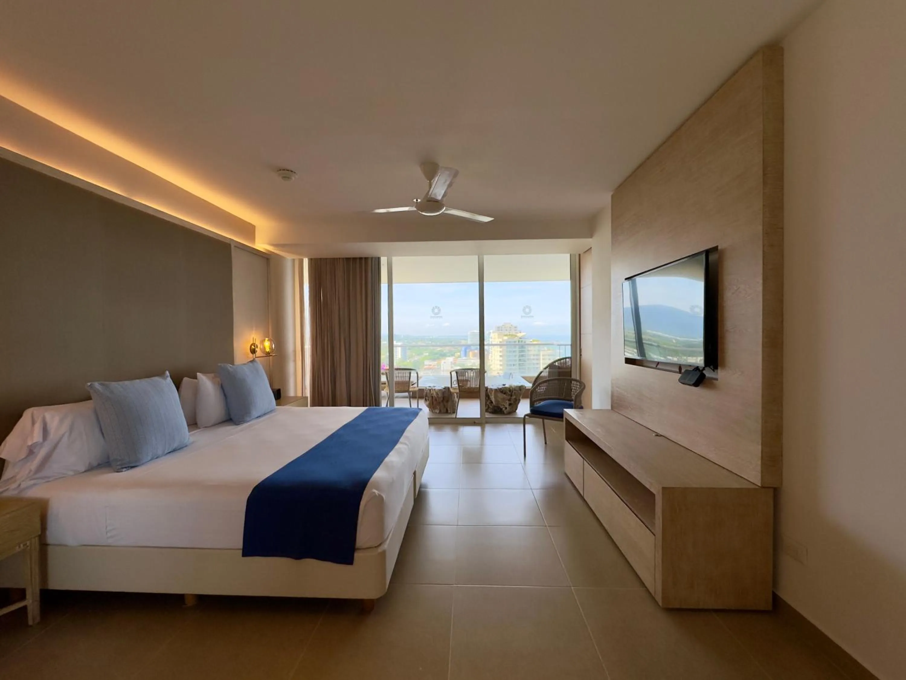 Bed in Hotel Irotama Lago