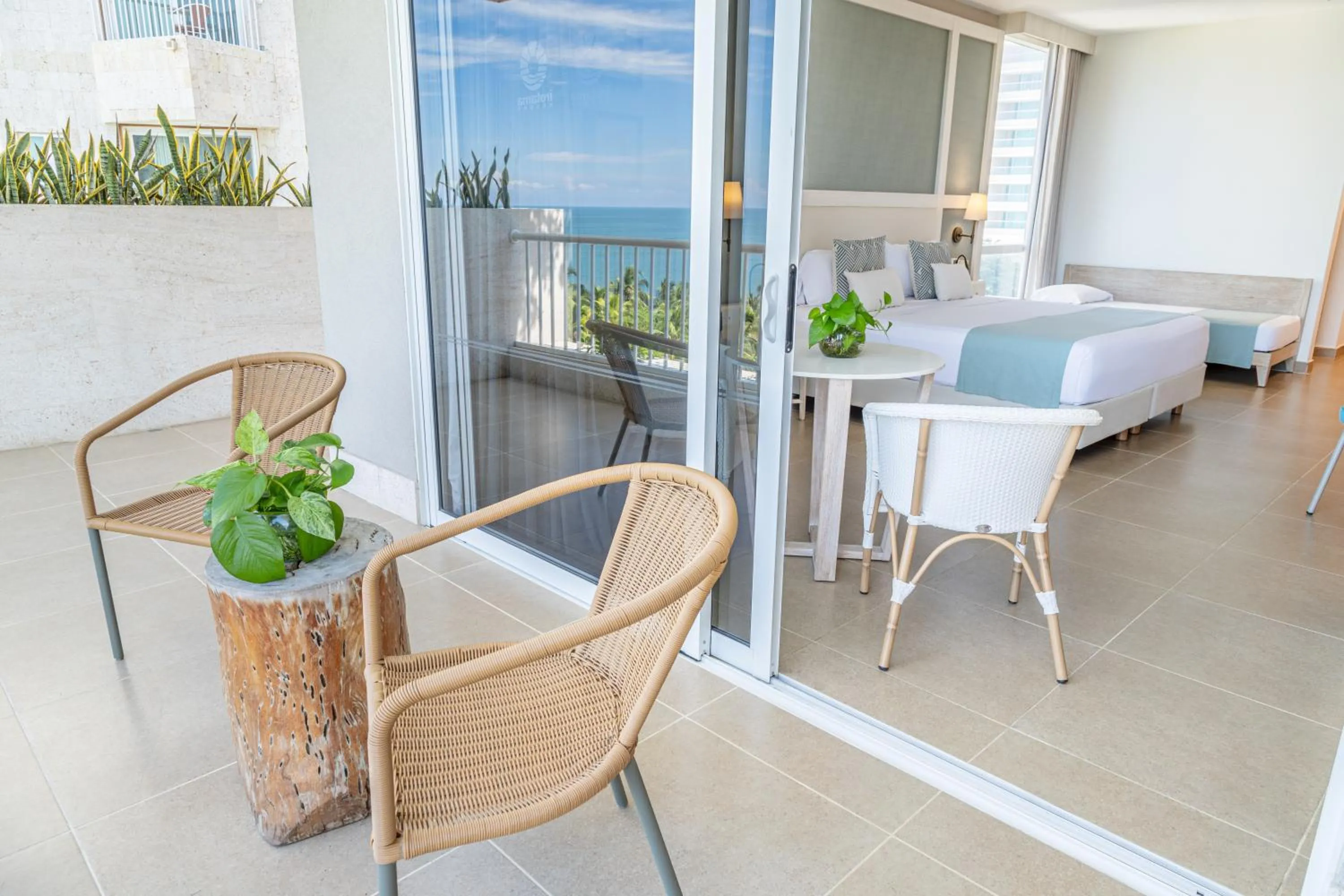 Bed in Hotel Irotama Lago