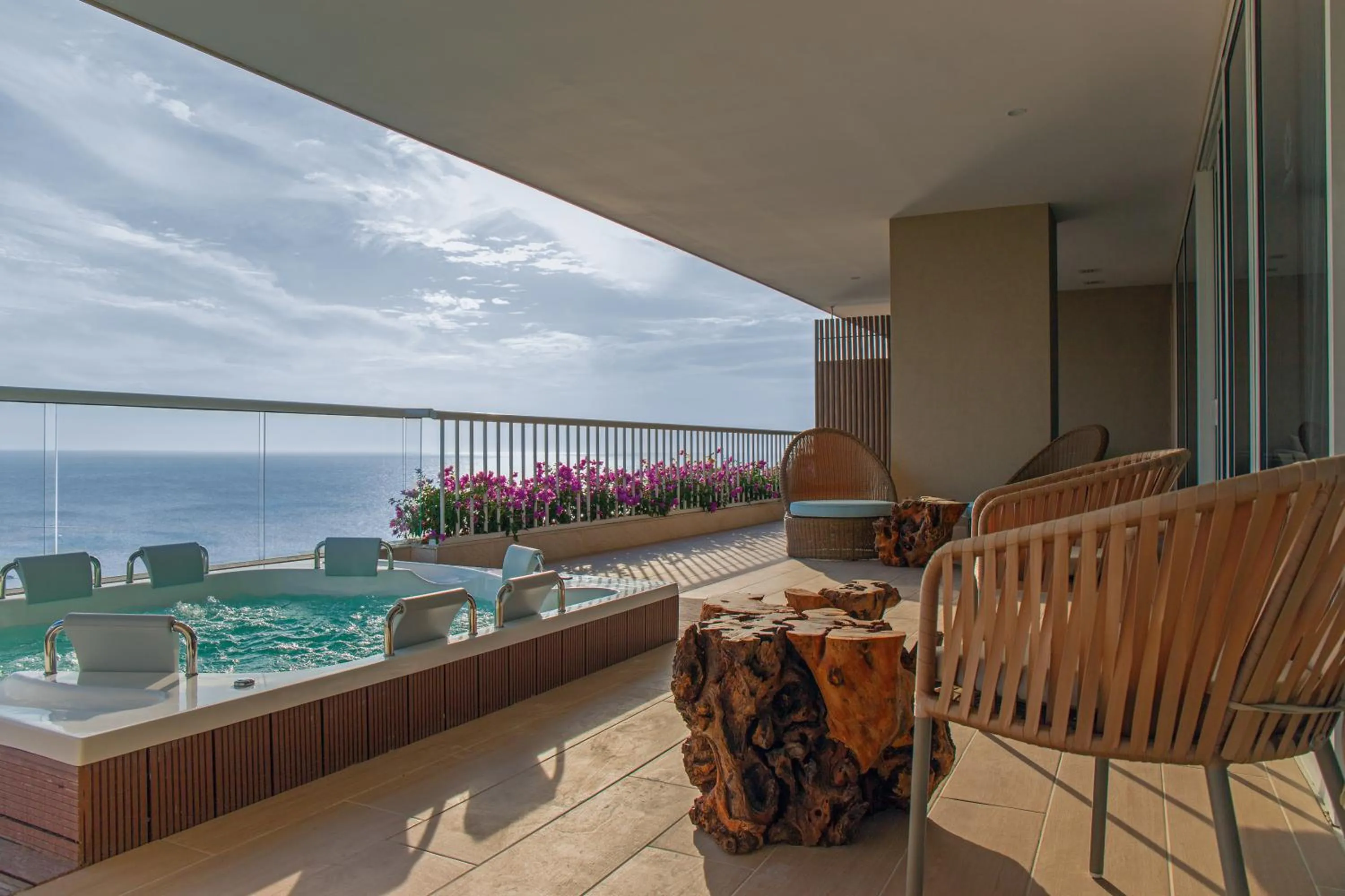 Hot Tub in Hotel Irotama Lago