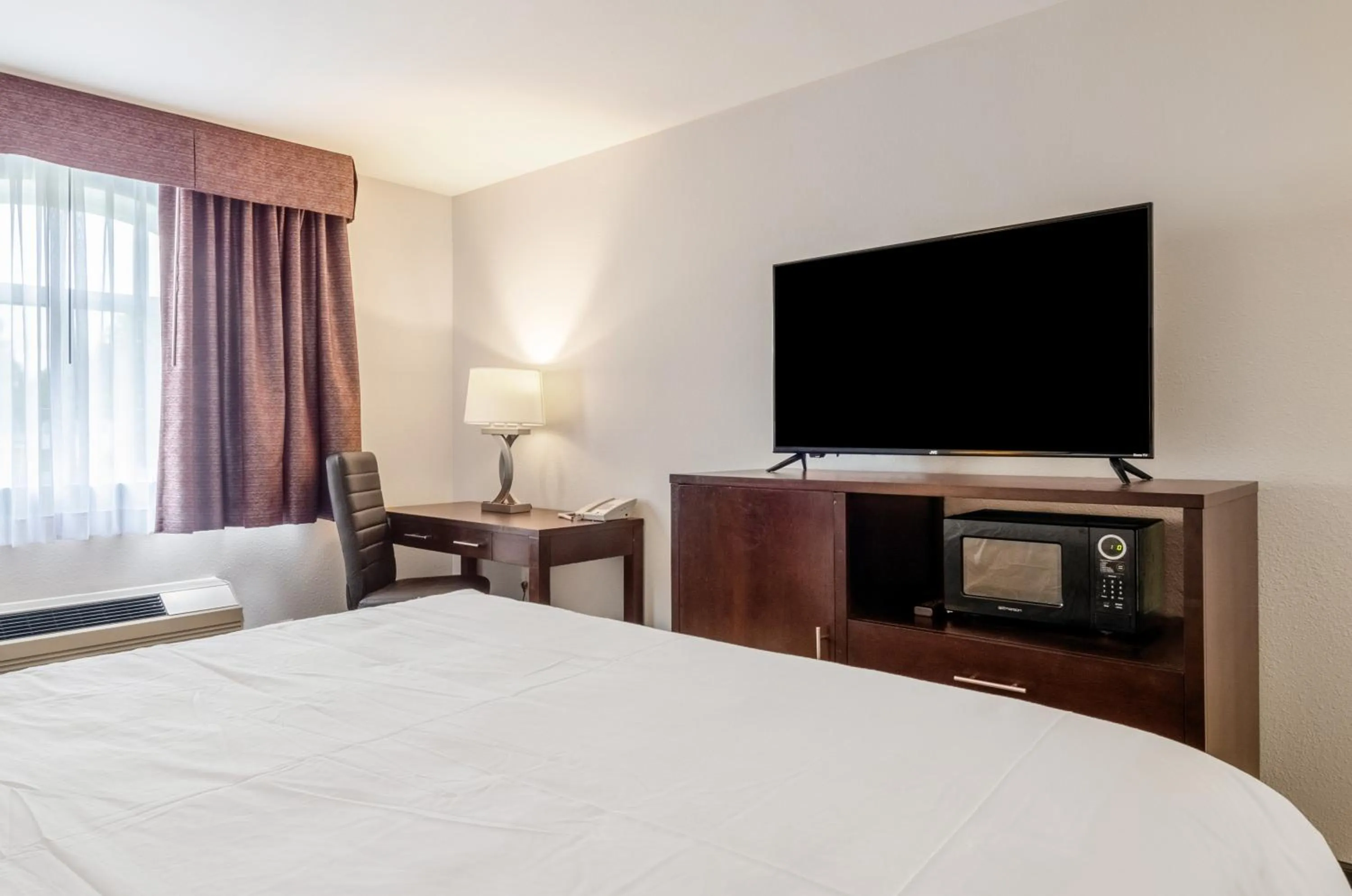 Bed in Red Lion Inn & Suites Des Moines