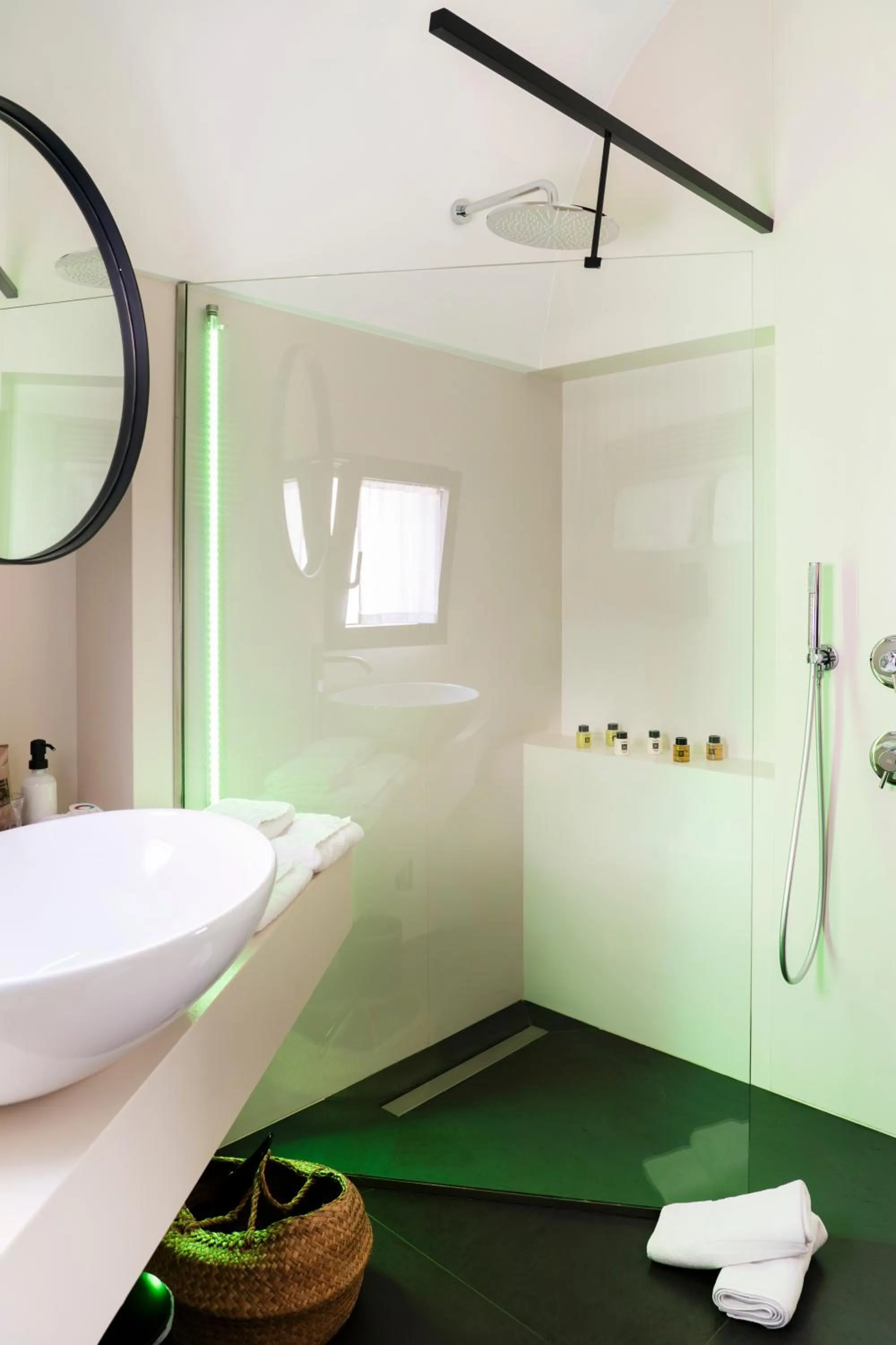 Shower in Palazzo Biancofiore, suites & rooftop Ostuni