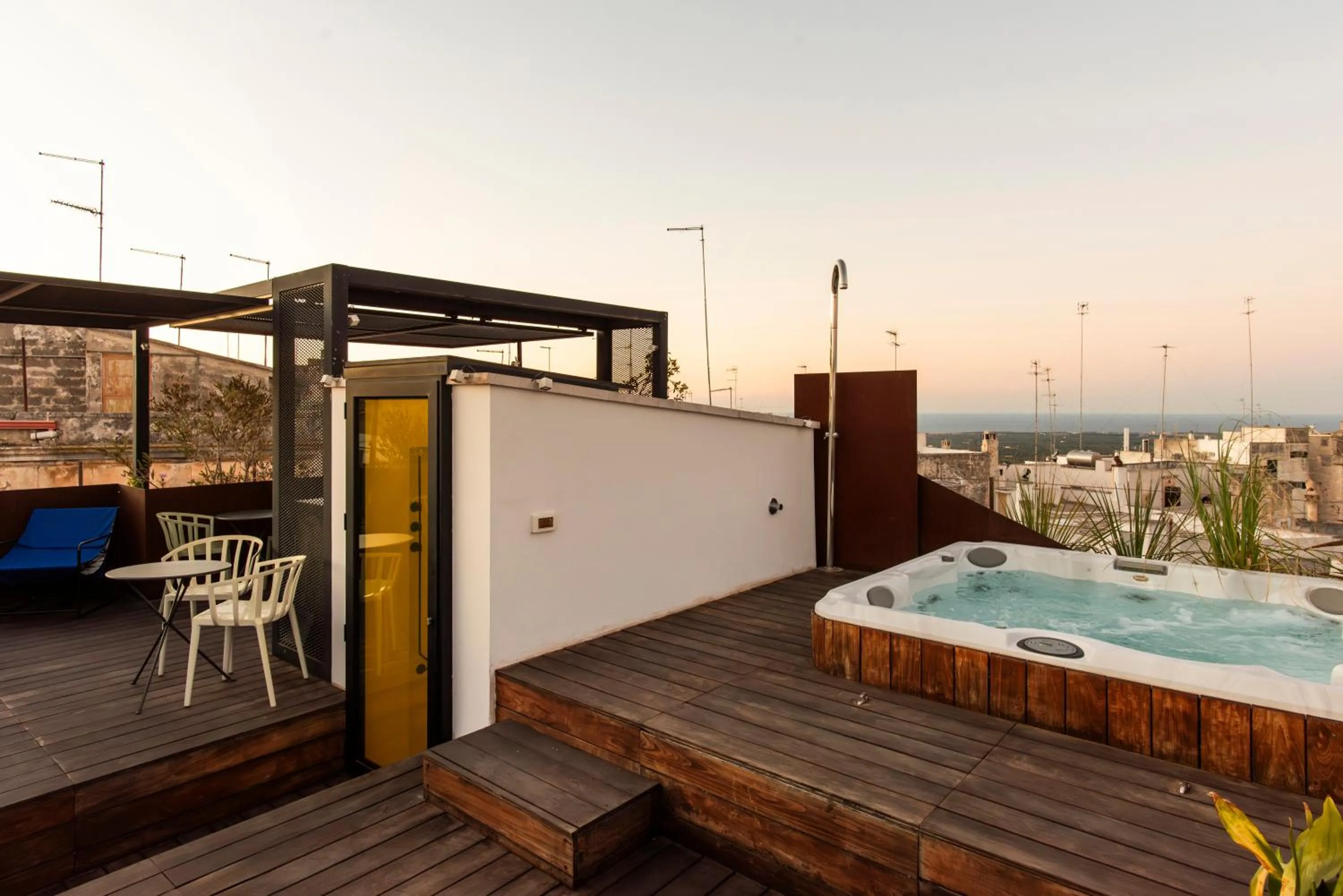 Hot Tub in Palazzo Biancofiore, suites & rooftop Ostuni