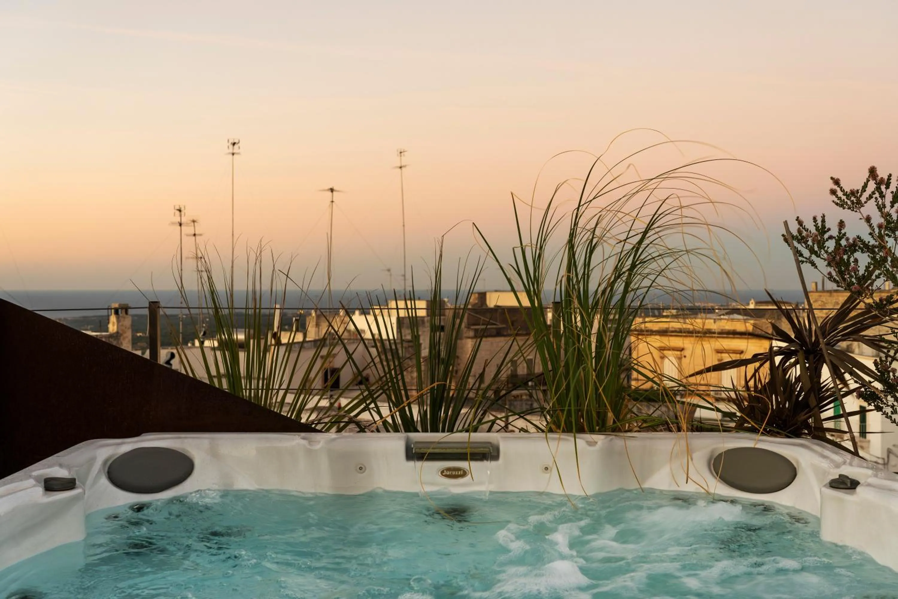 Hot Tub in Palazzo Biancofiore, suites & rooftop Ostuni