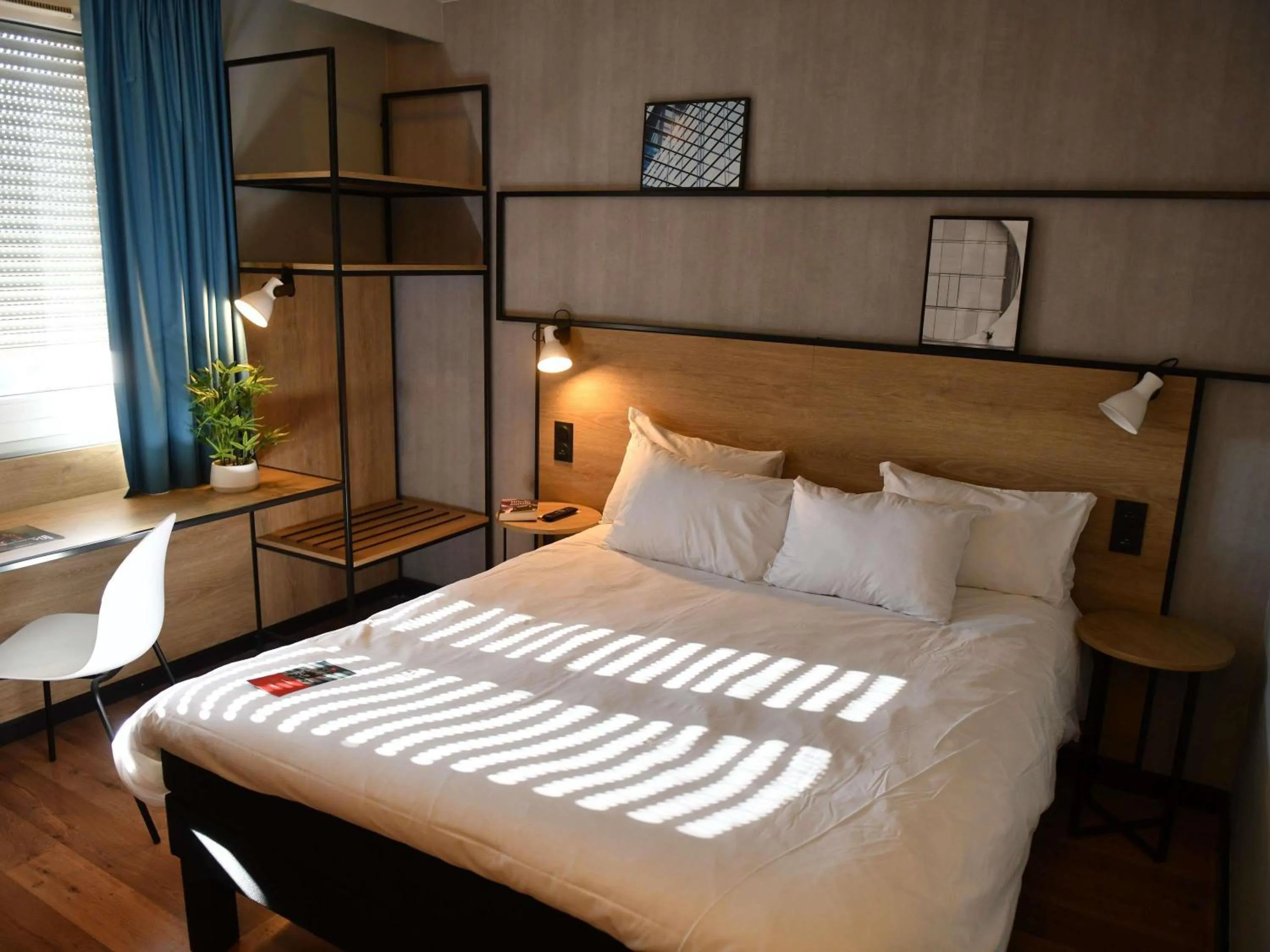 Bedroom, Bed in ibis Chateauroux