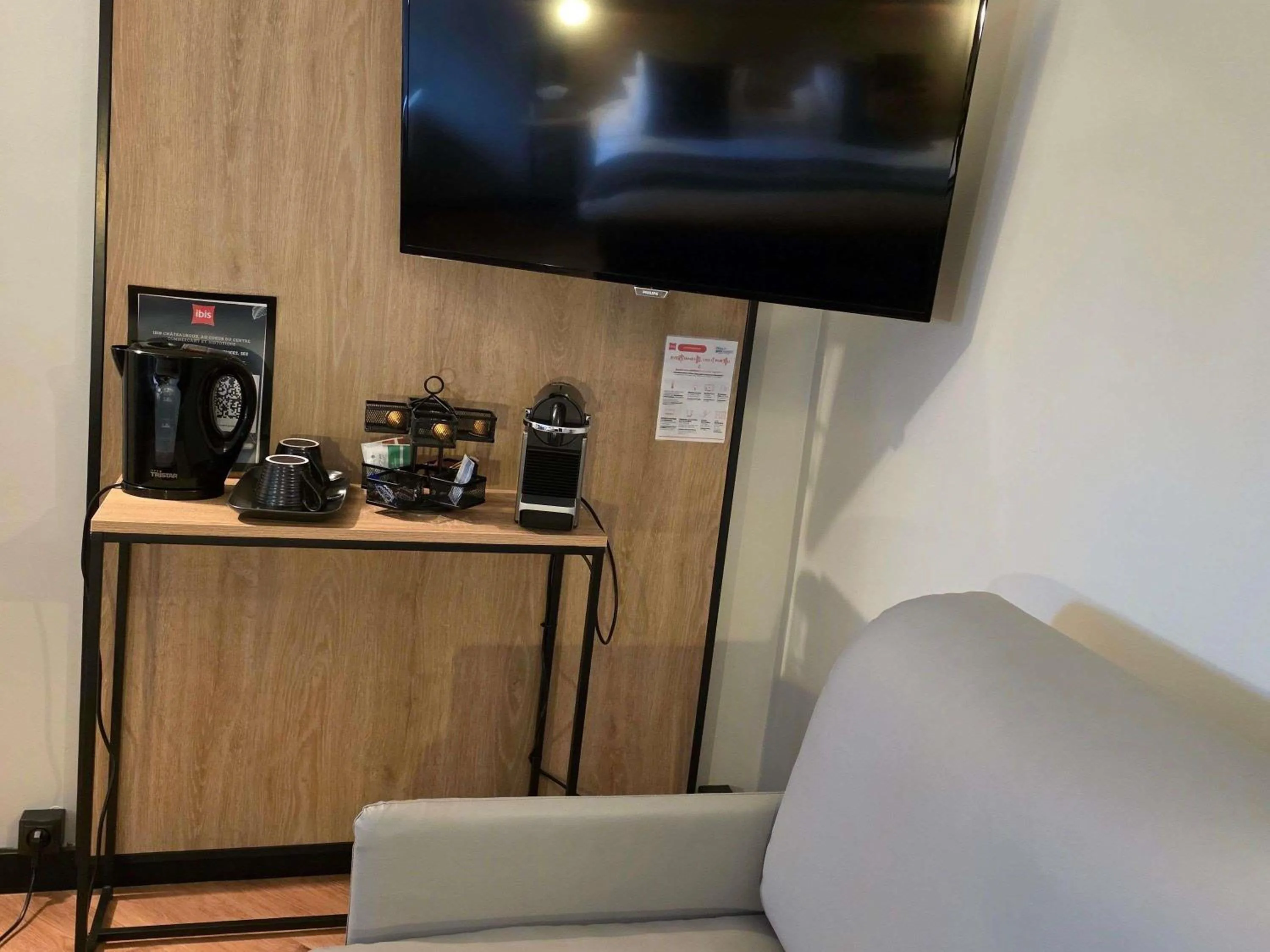 Bedroom in ibis Chateauroux