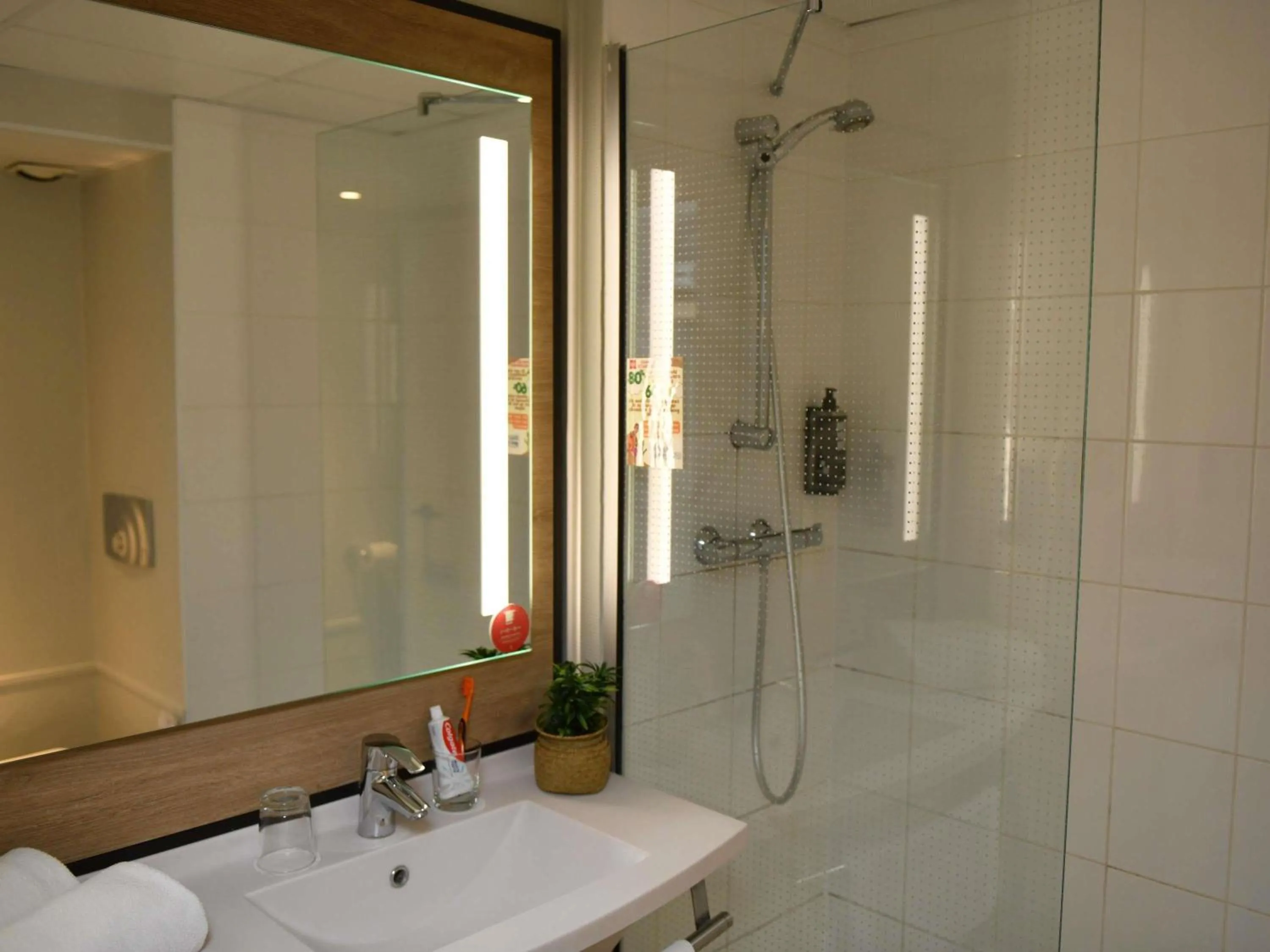 Bedroom in ibis Chateauroux