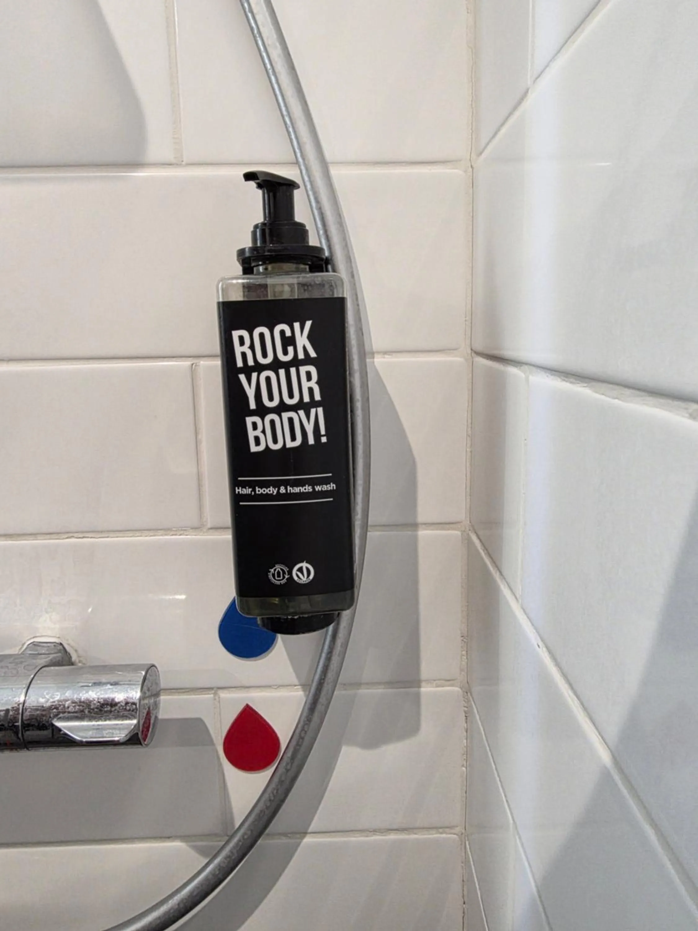 Bathroom in ibis Chateauroux