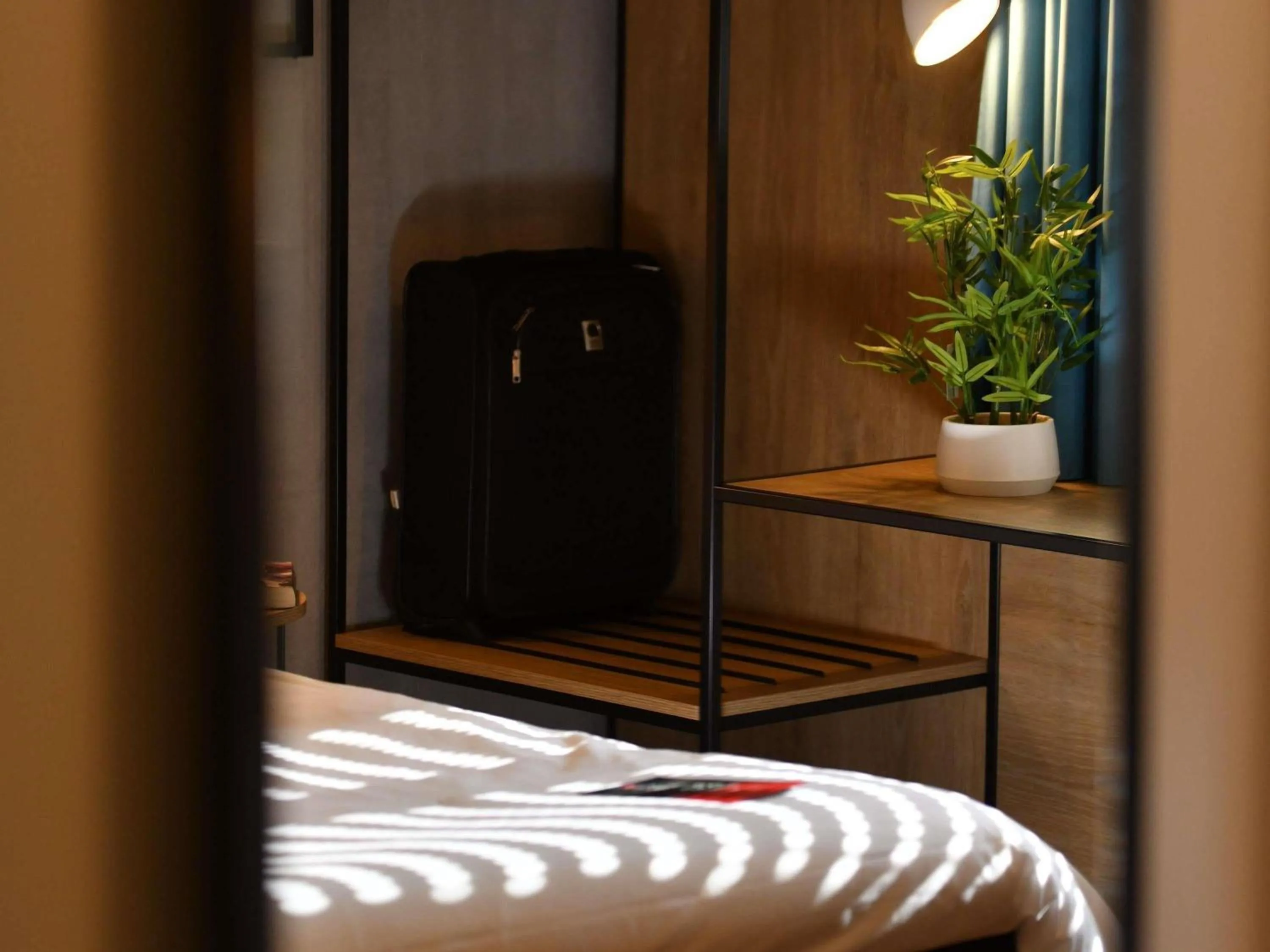 Bedroom, Bed in ibis Chateauroux