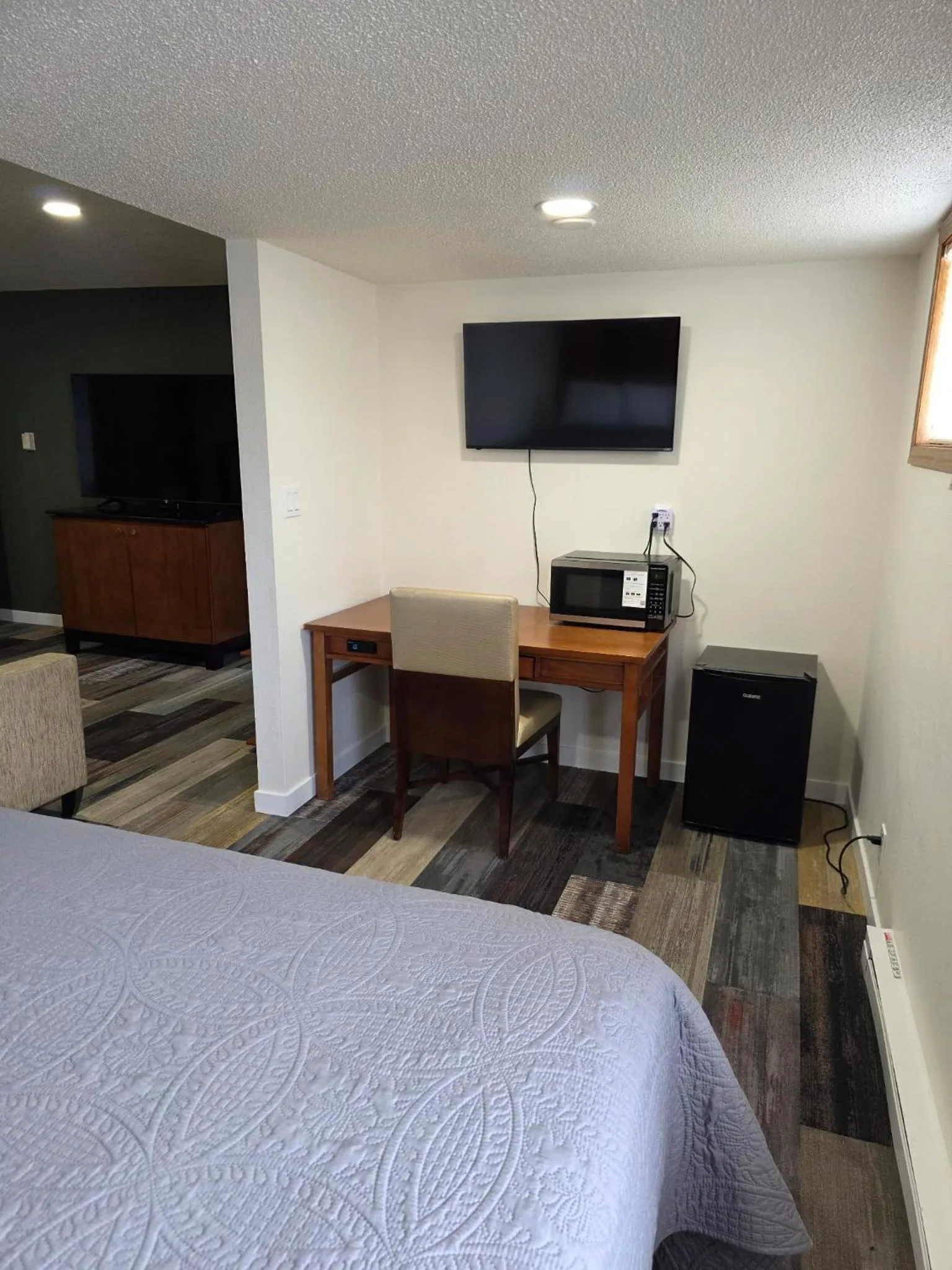 TV and multimedia, Bed in Shelton Inn