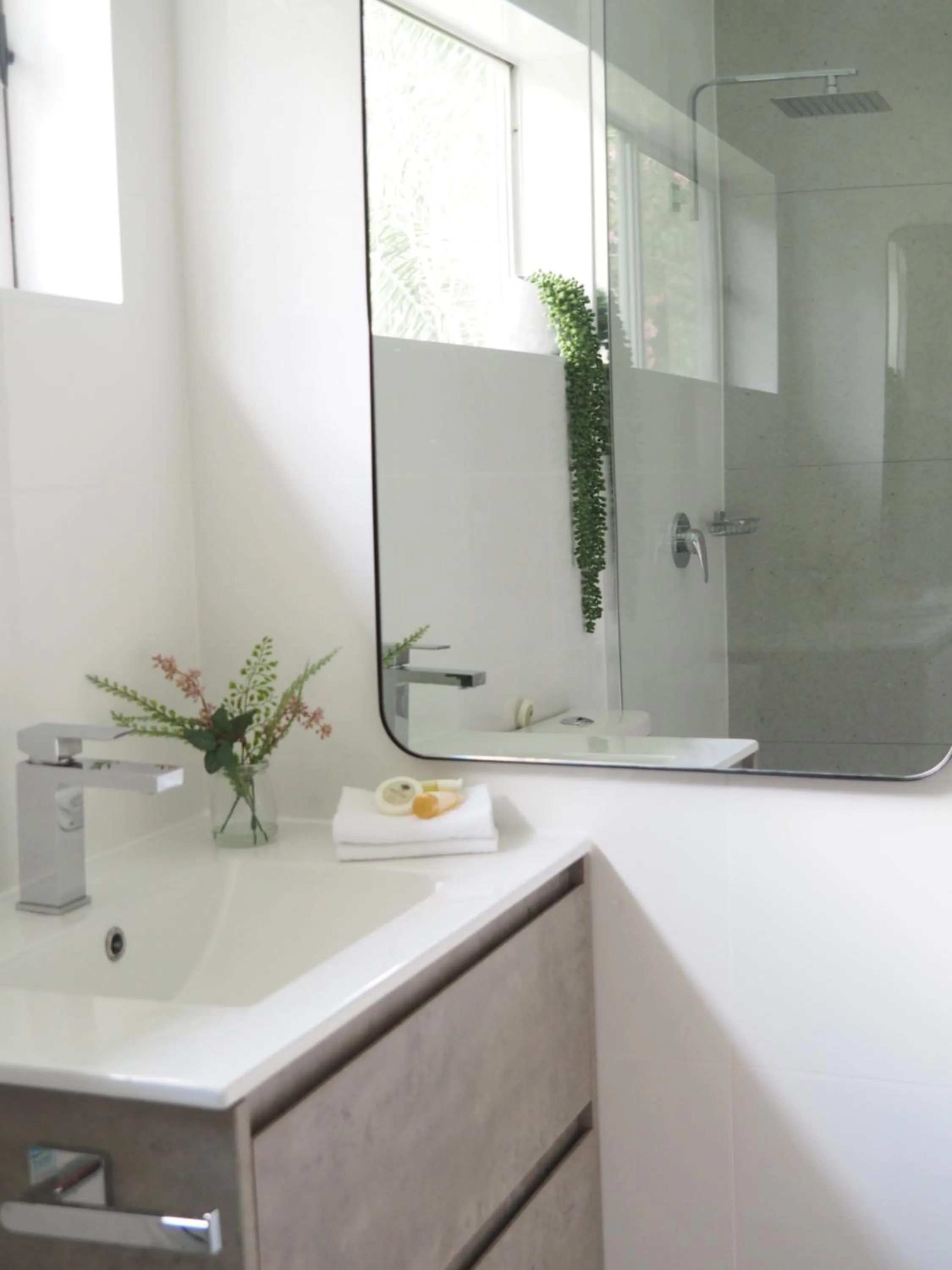 Bathroom in The Esplanade Motel