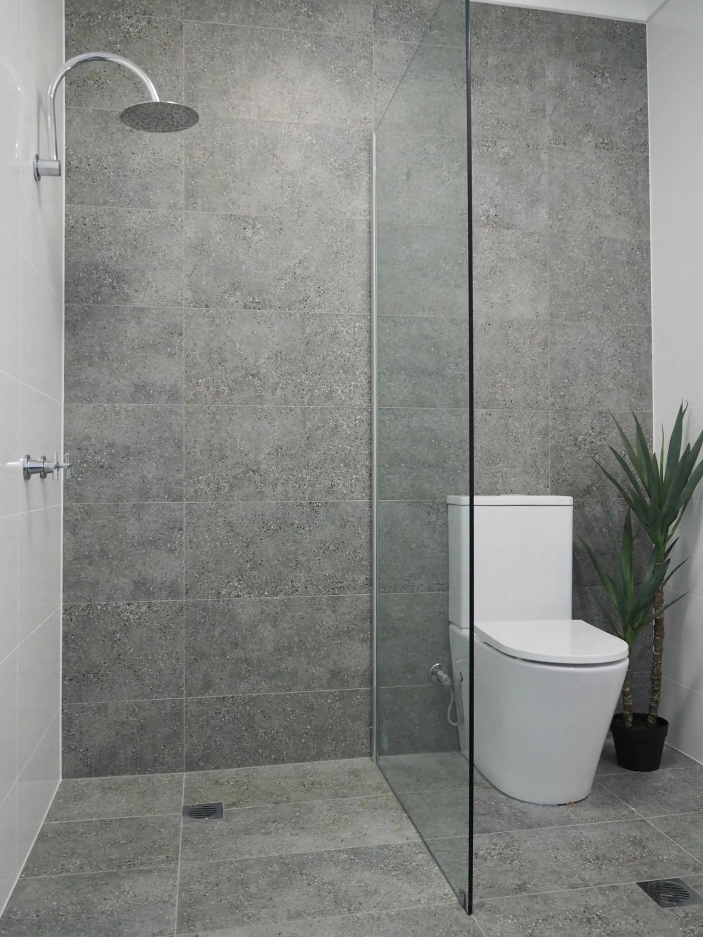 Bathroom in The Esplanade Motel