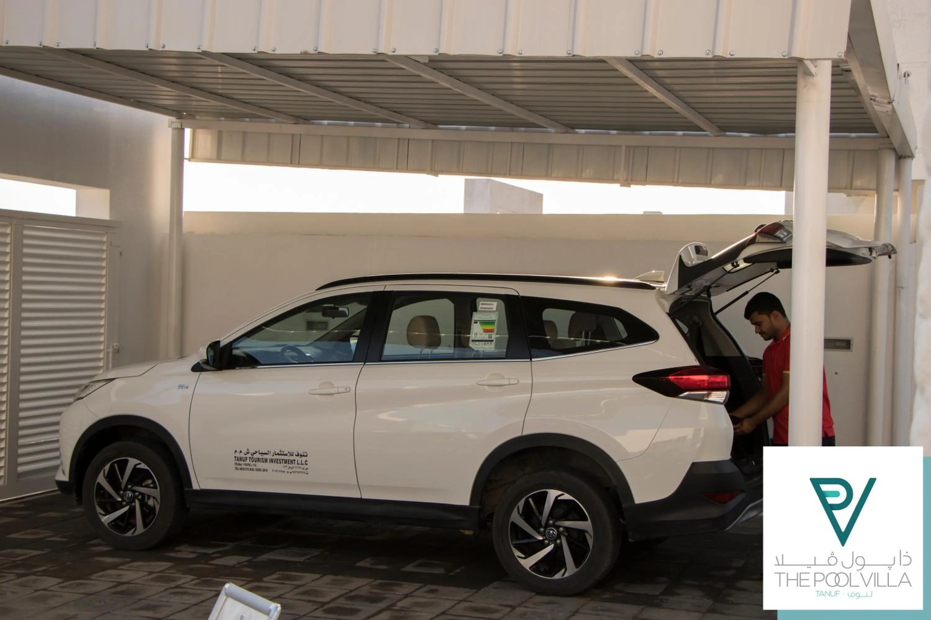 Staff in THE POOL VILLA - TANUF