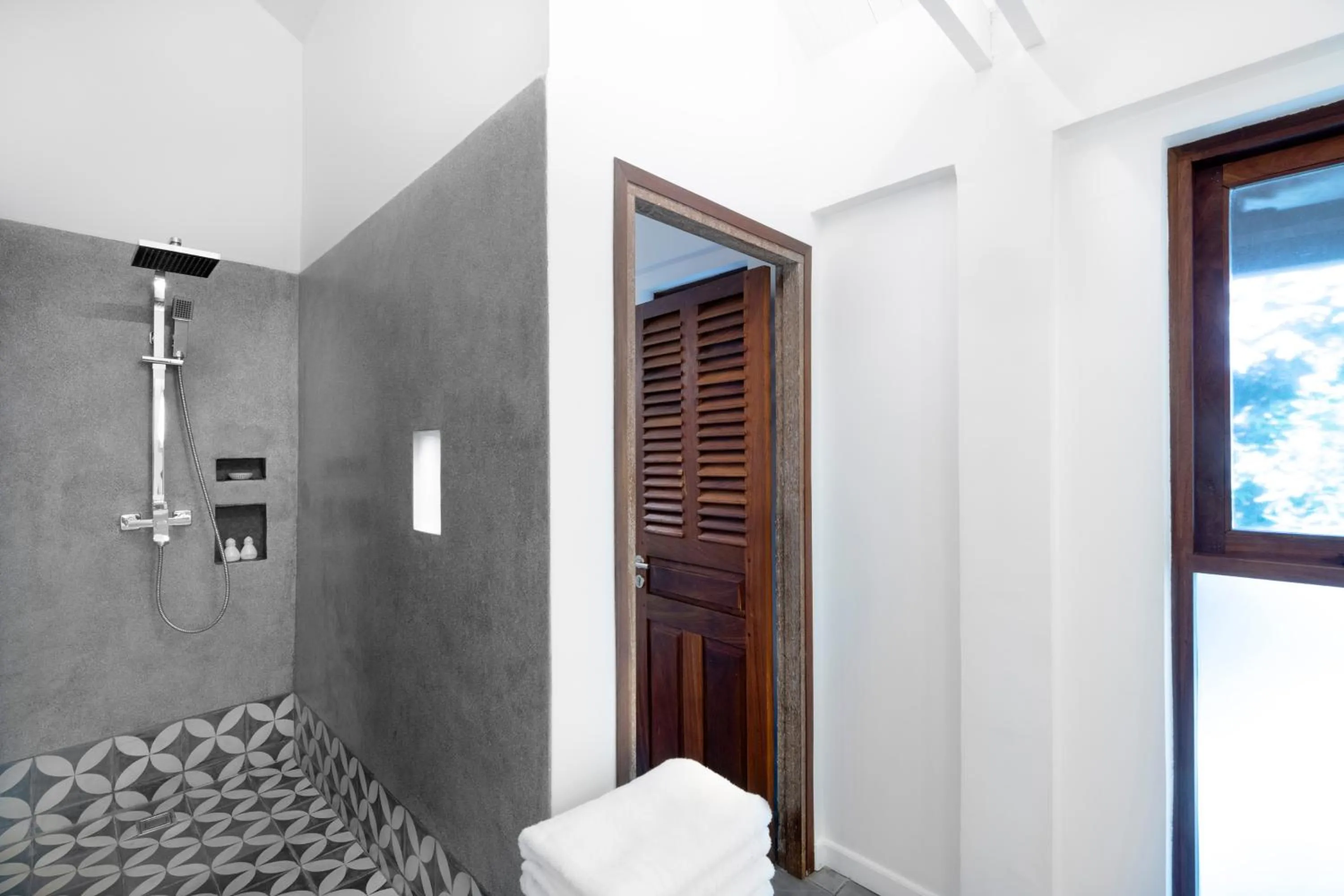 Shower in Maison Polanka