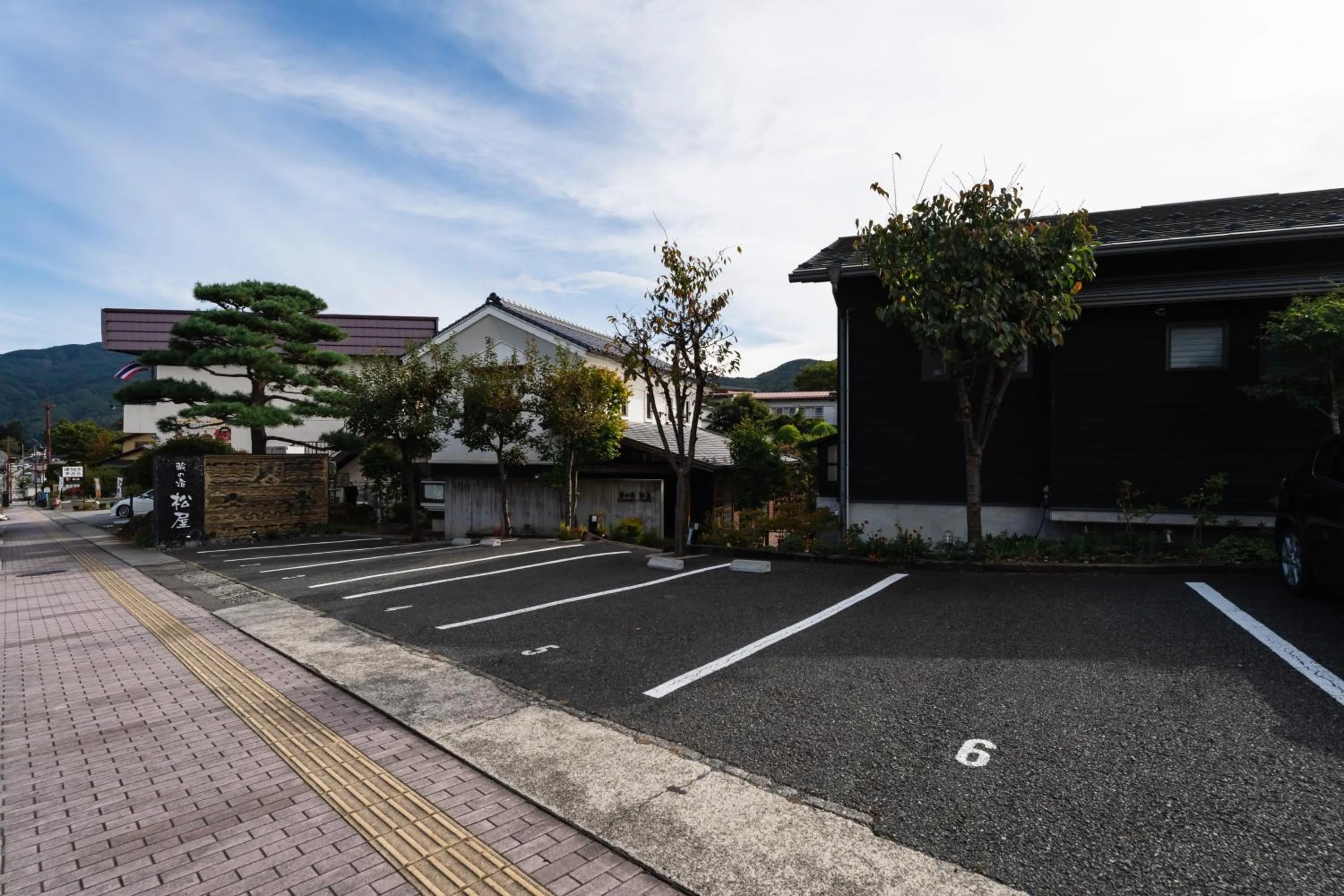 Parking in Kuranoyado Matsuya