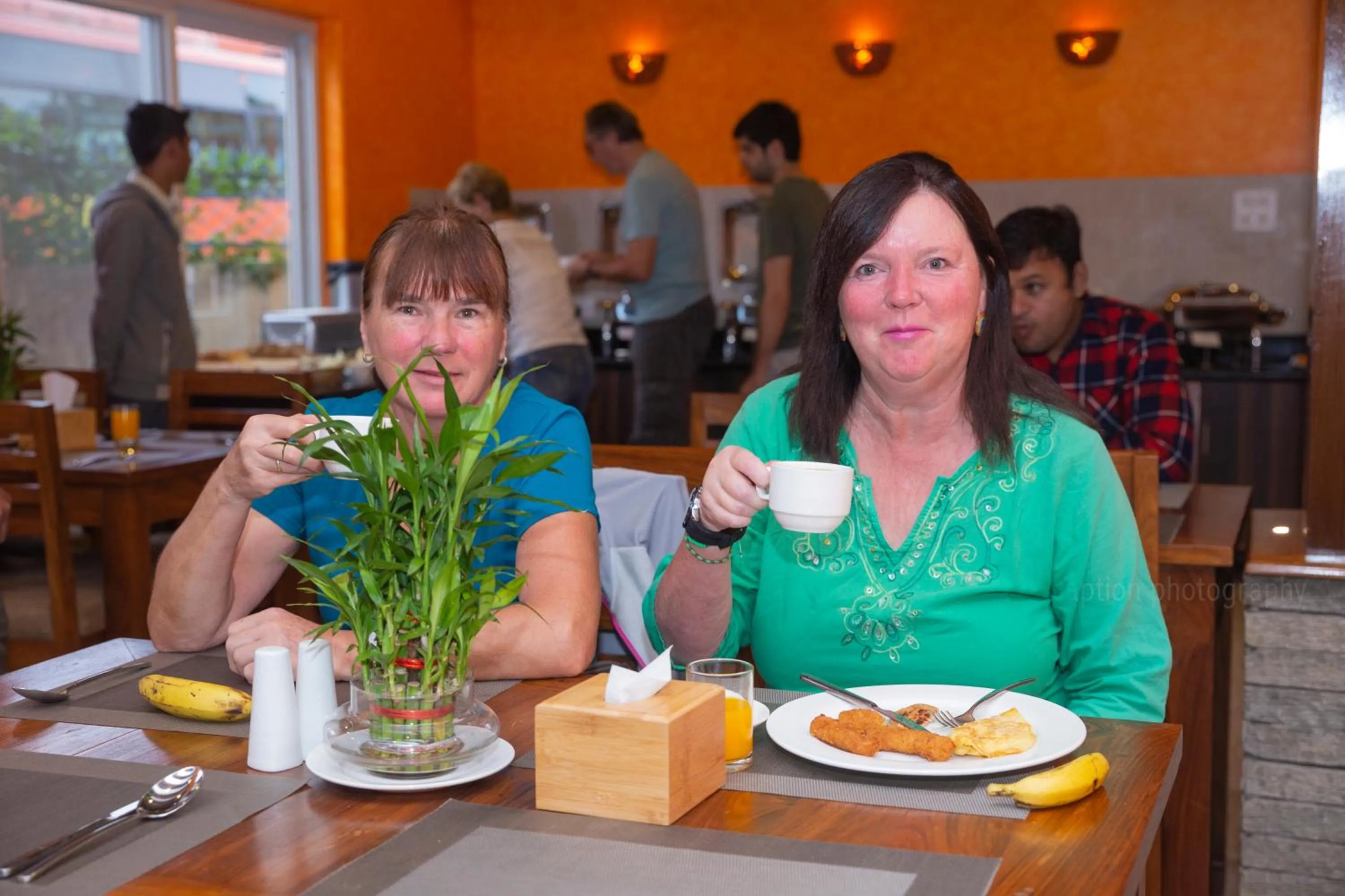 Restaurant/places to eat in Hotel Lake Star