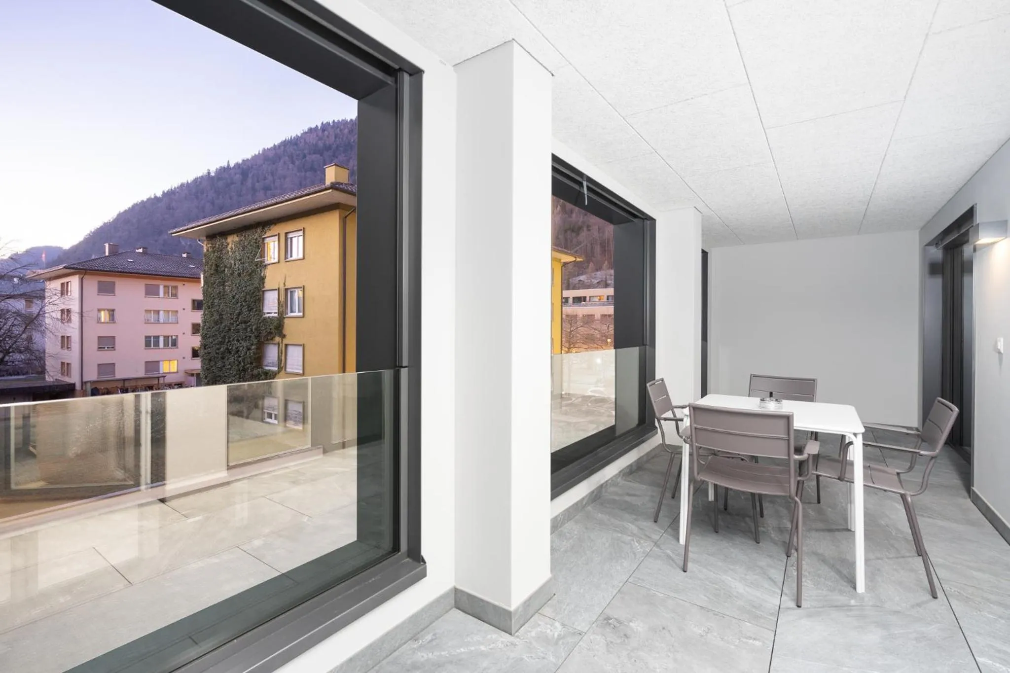 Day in Swiss Hotel Apartments - Interlaken