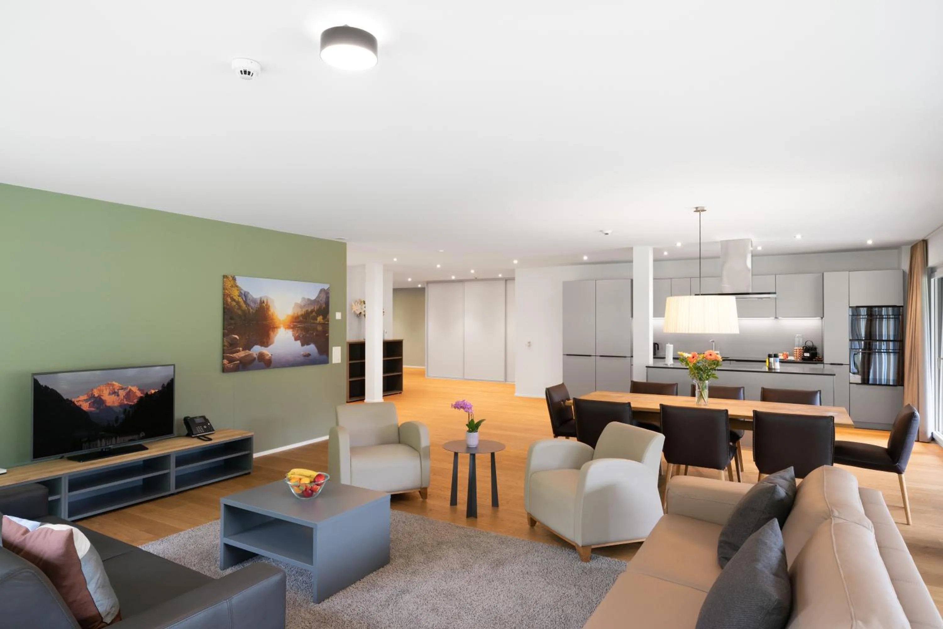 Communal lounge/ TV room in Swiss Hotel Apartments - Interlaken