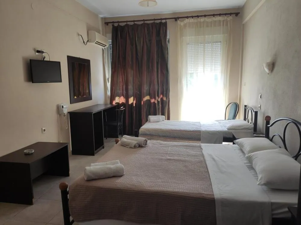 Pool view, Bed in Estia