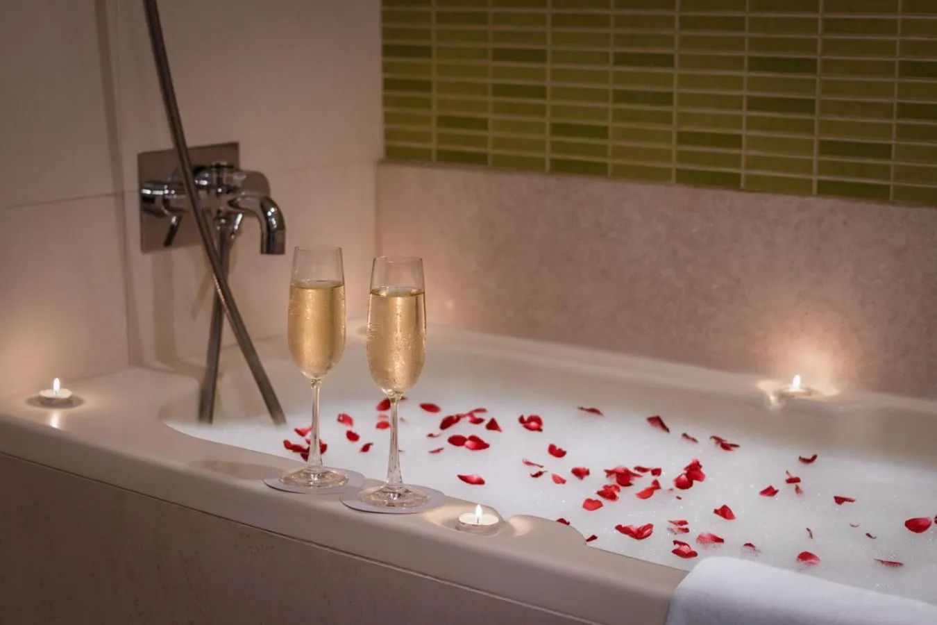 Bathroom in Golden Tulip City Centre Gurgaon