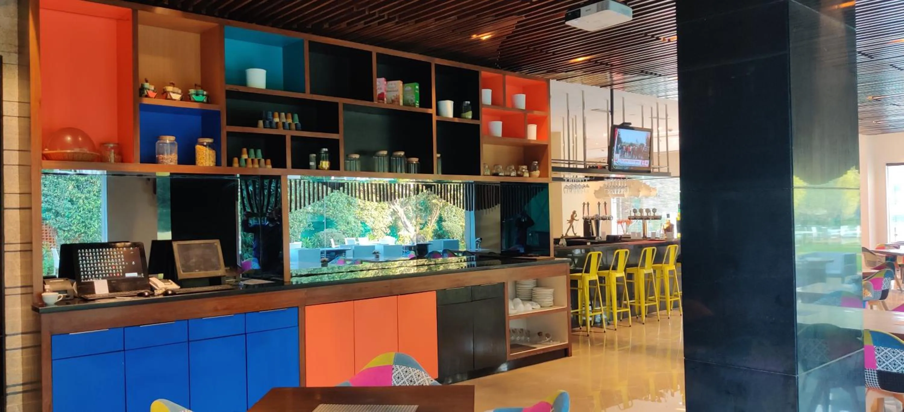 Restaurant/places to eat in Golden Tulip City Centre Gurgaon