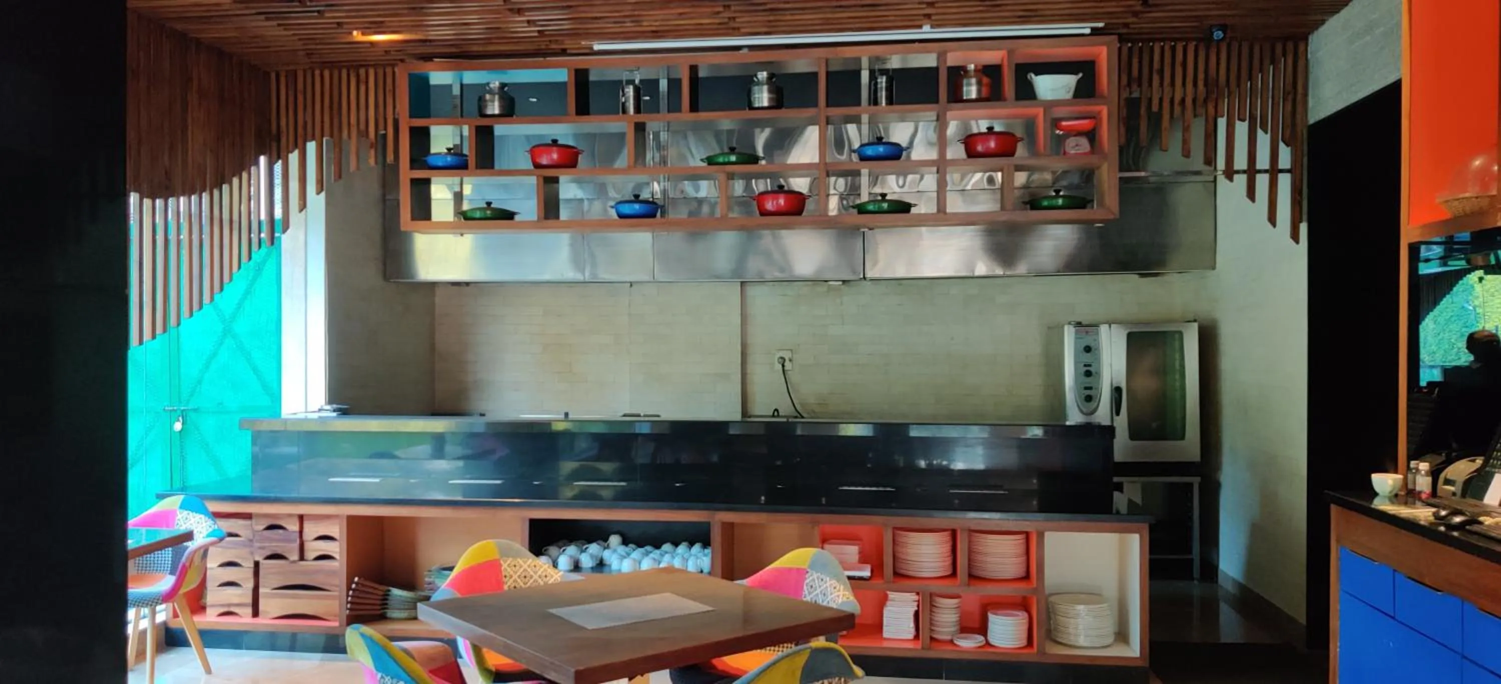 Restaurant/places to eat in Golden Tulip City Centre Gurgaon