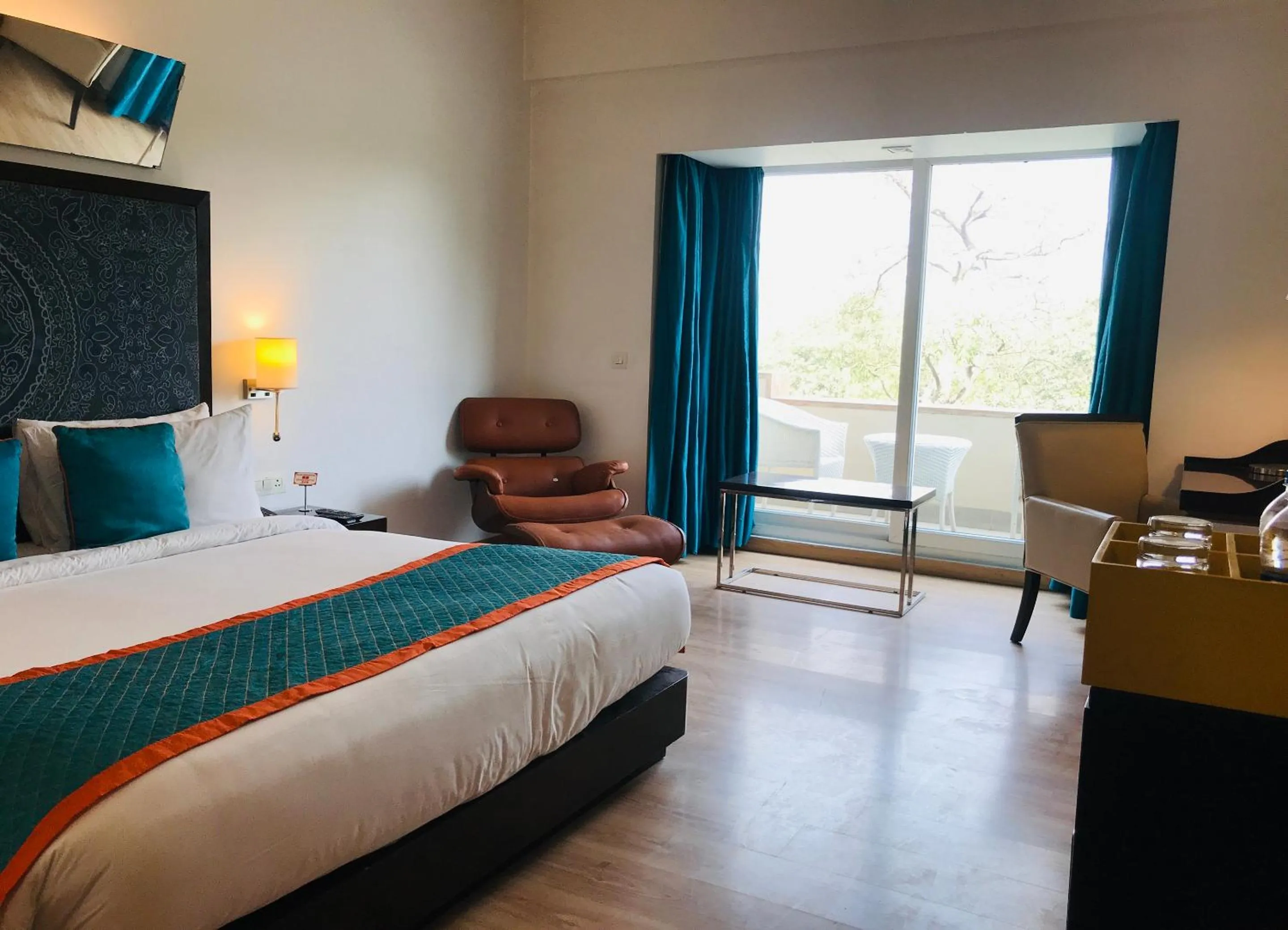 Bedroom, Bed in Golden Tulip City Centre Gurgaon