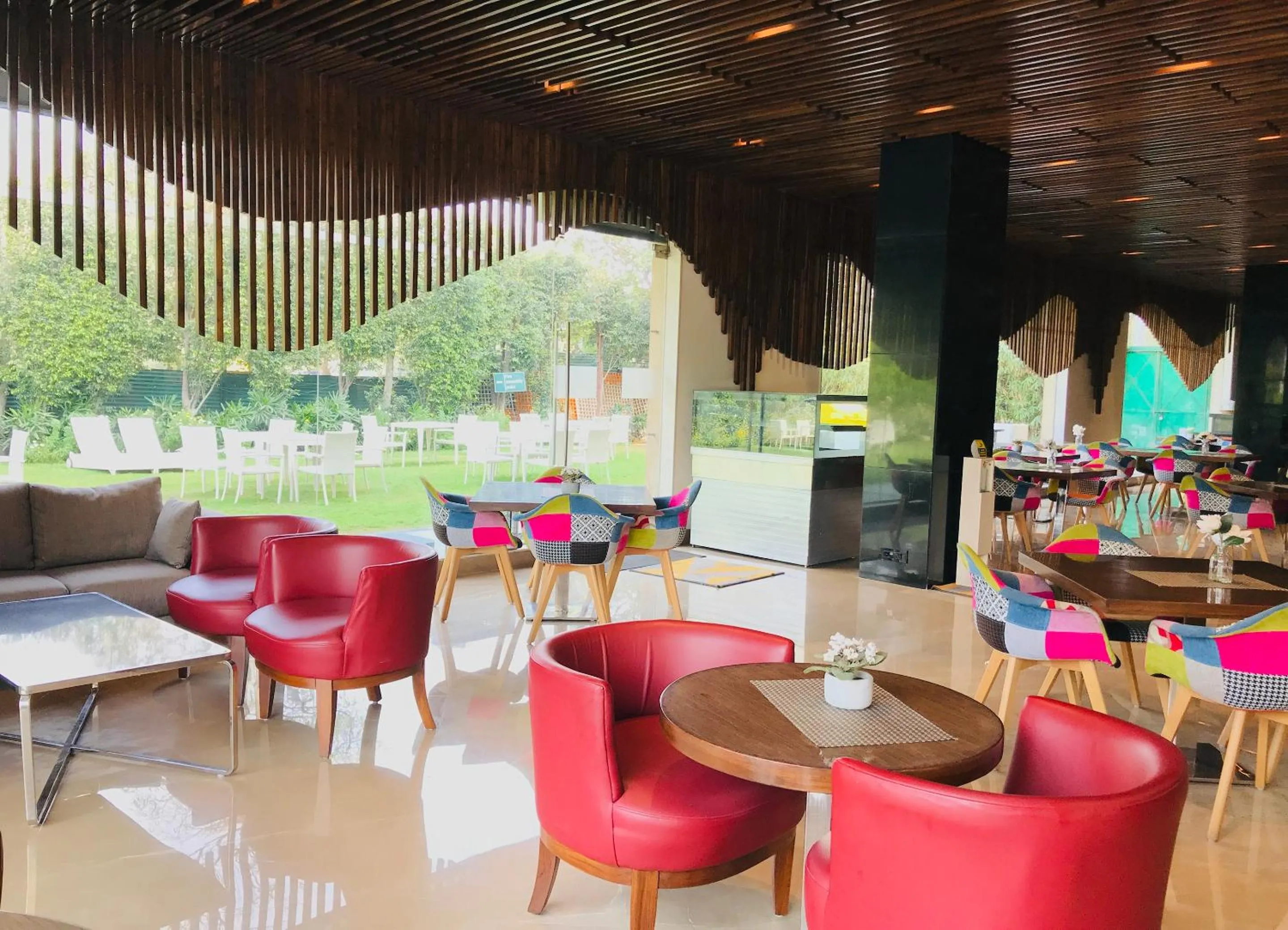 Restaurant/places to eat in Golden Tulip City Centre Gurgaon