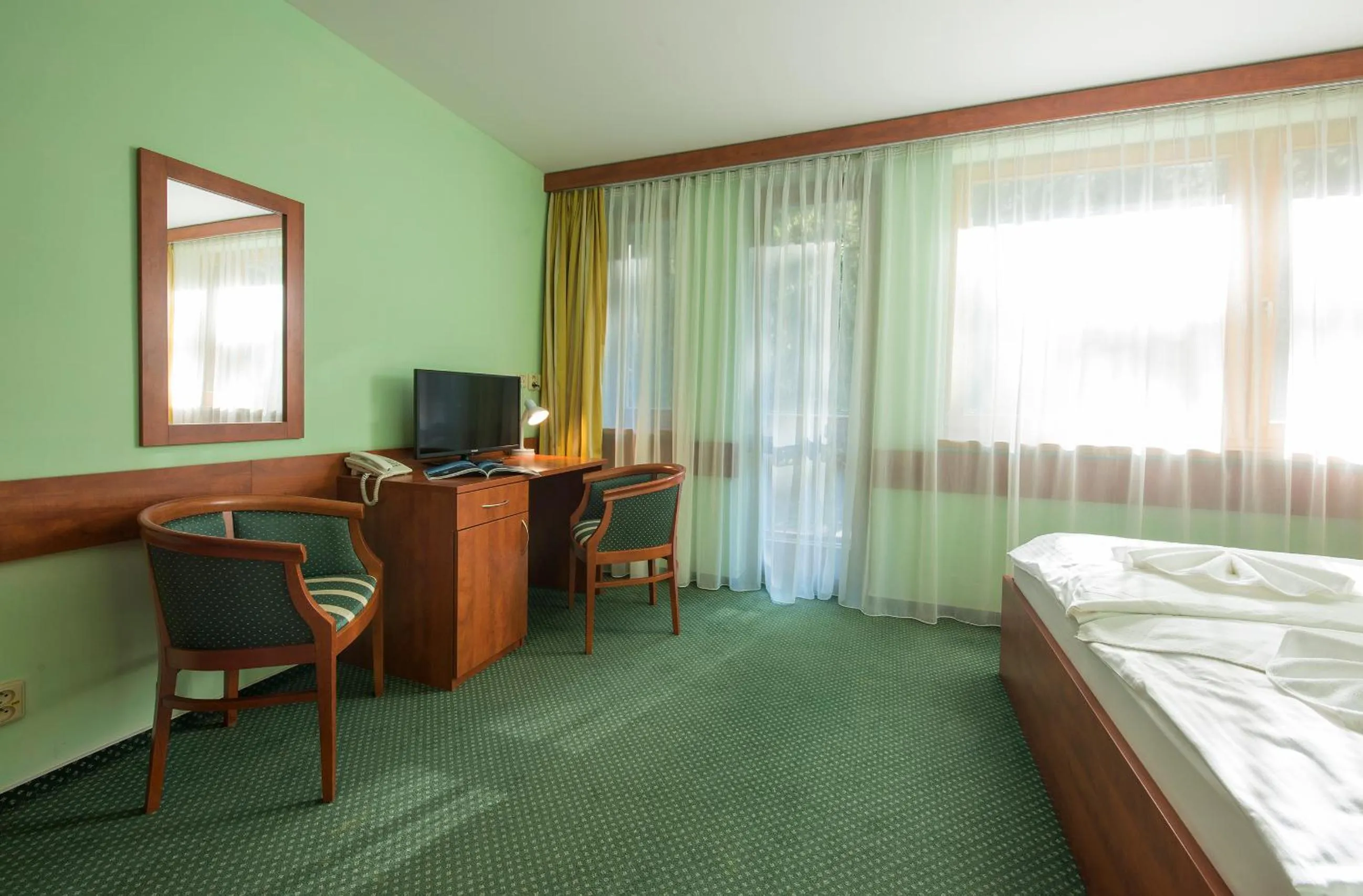 Photo of the whole room, Bed in Hotel Polovnik