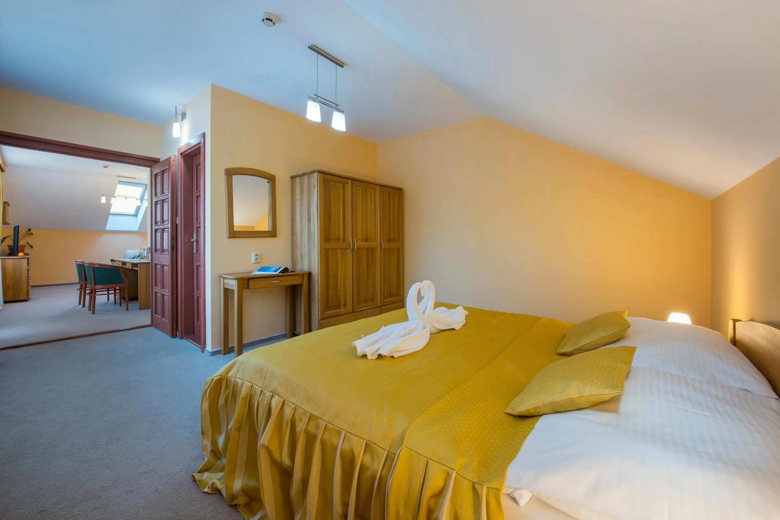 Photo of the whole room, Bed in Hotel Polovnik