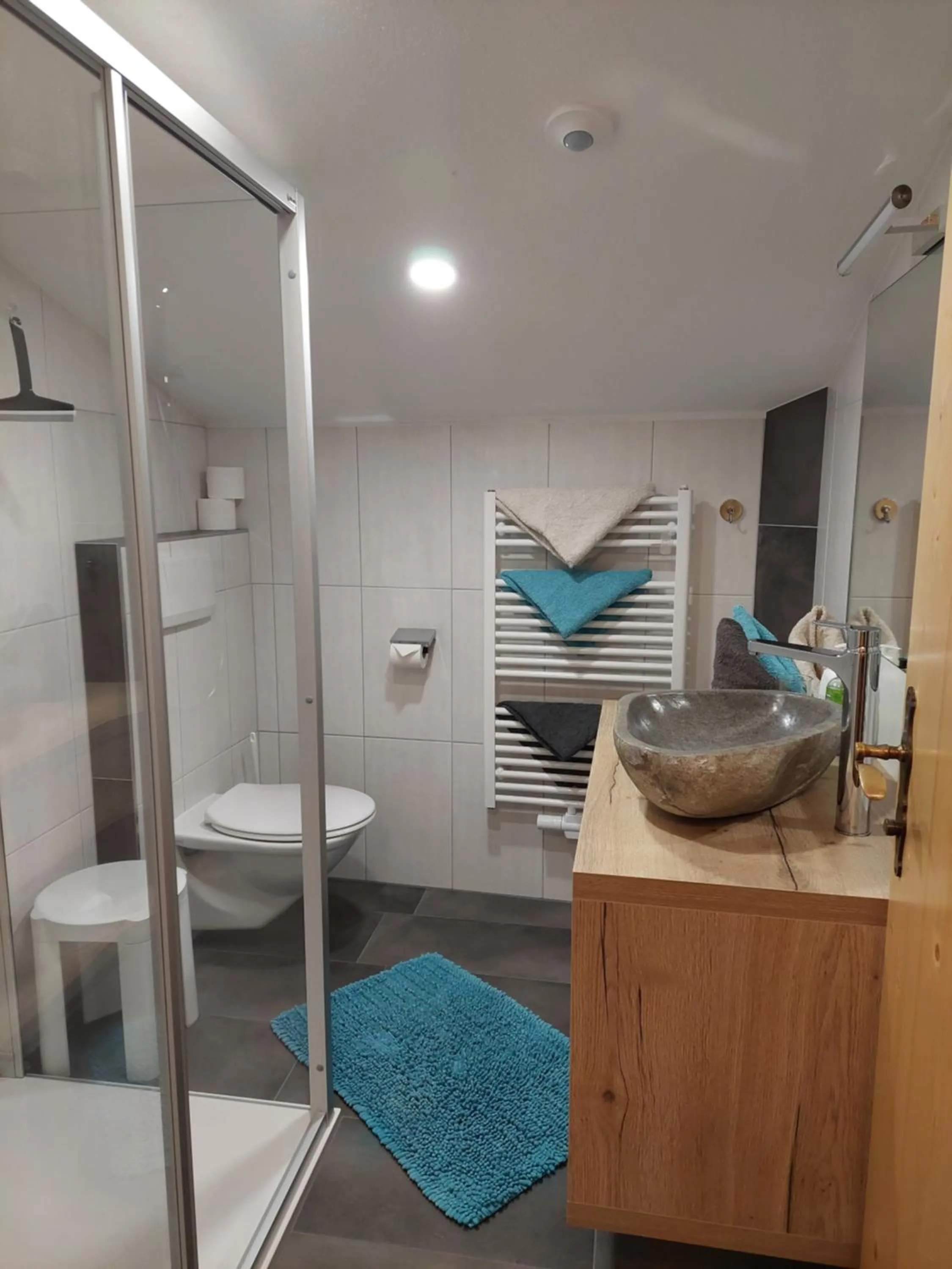 Shower in Haus Felsneck