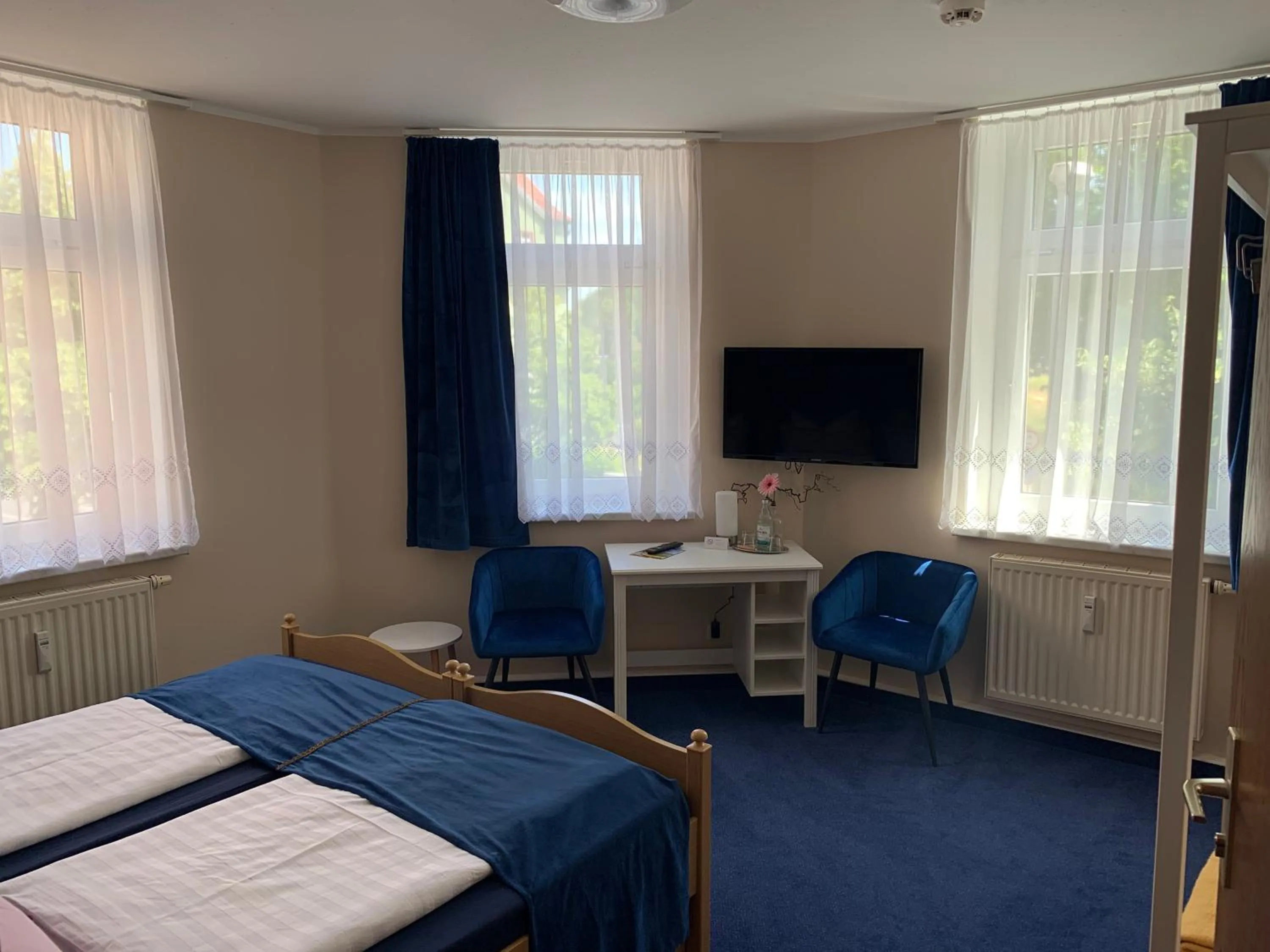 Photo of the whole room, Bed in Pension Triebischtal