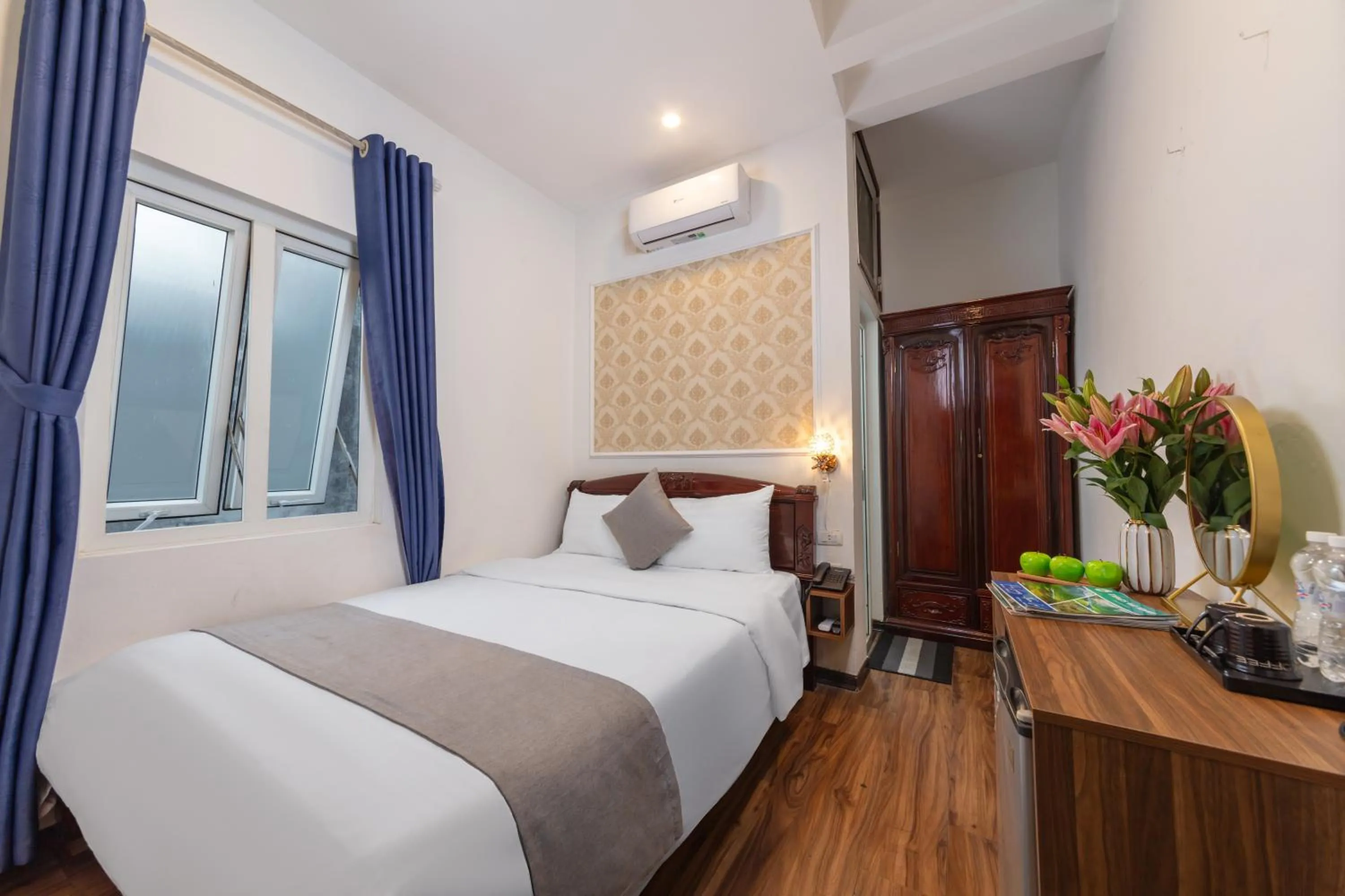 Photo of the whole room, Bed in La Madera Hotel & Spa