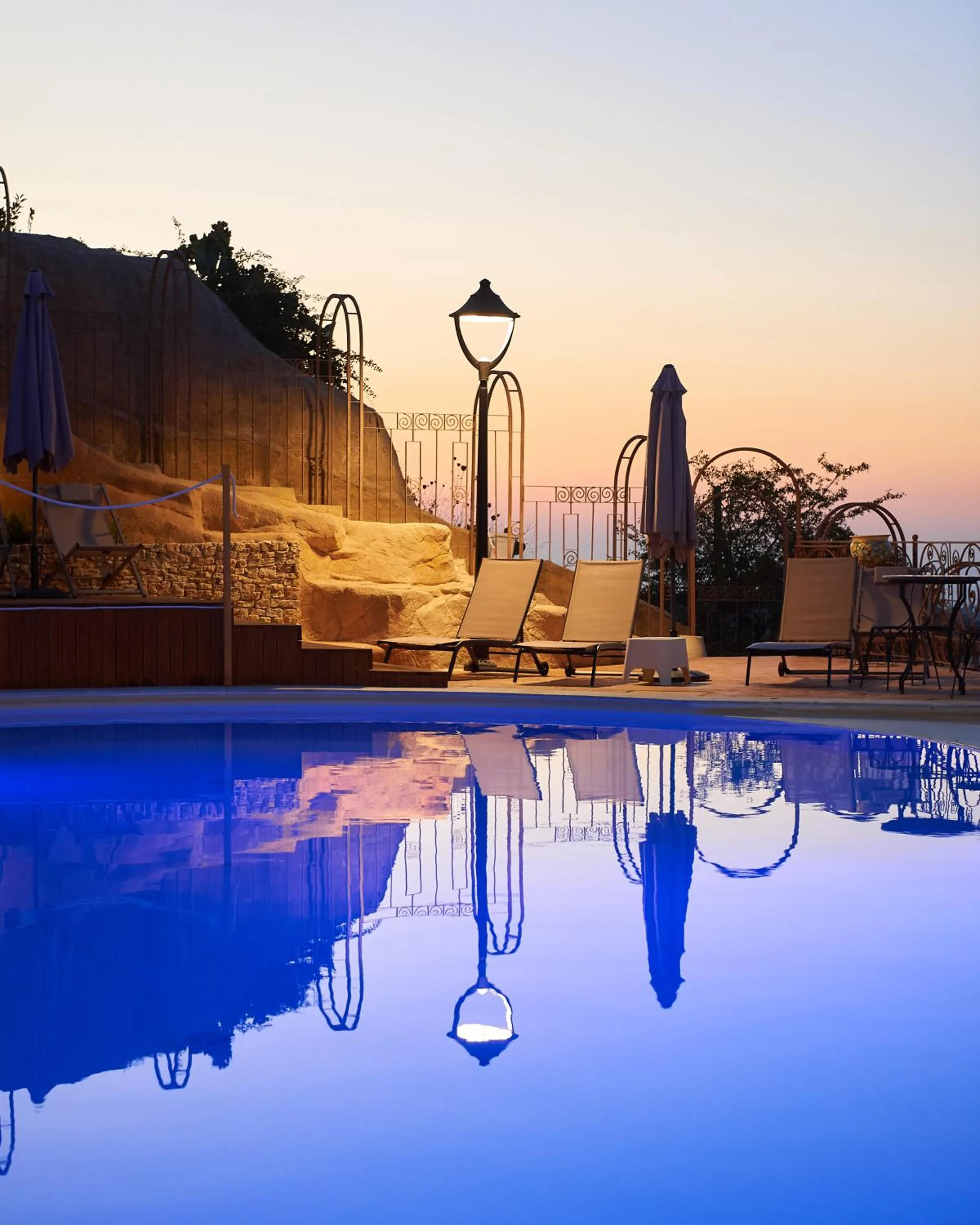 Swimming pool in Villa Vittoria Hotel