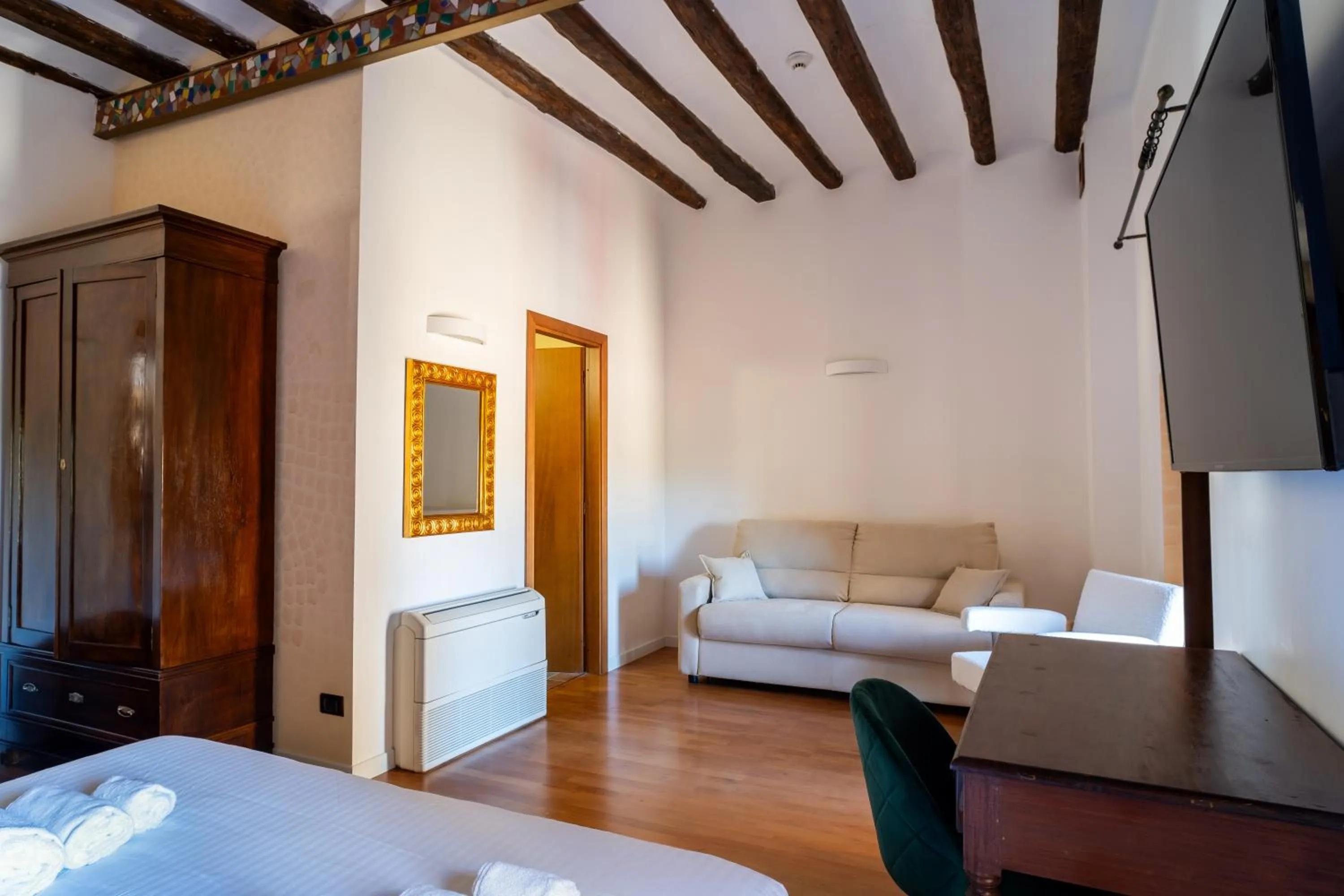 Bed in Villa Vittoria Hotel