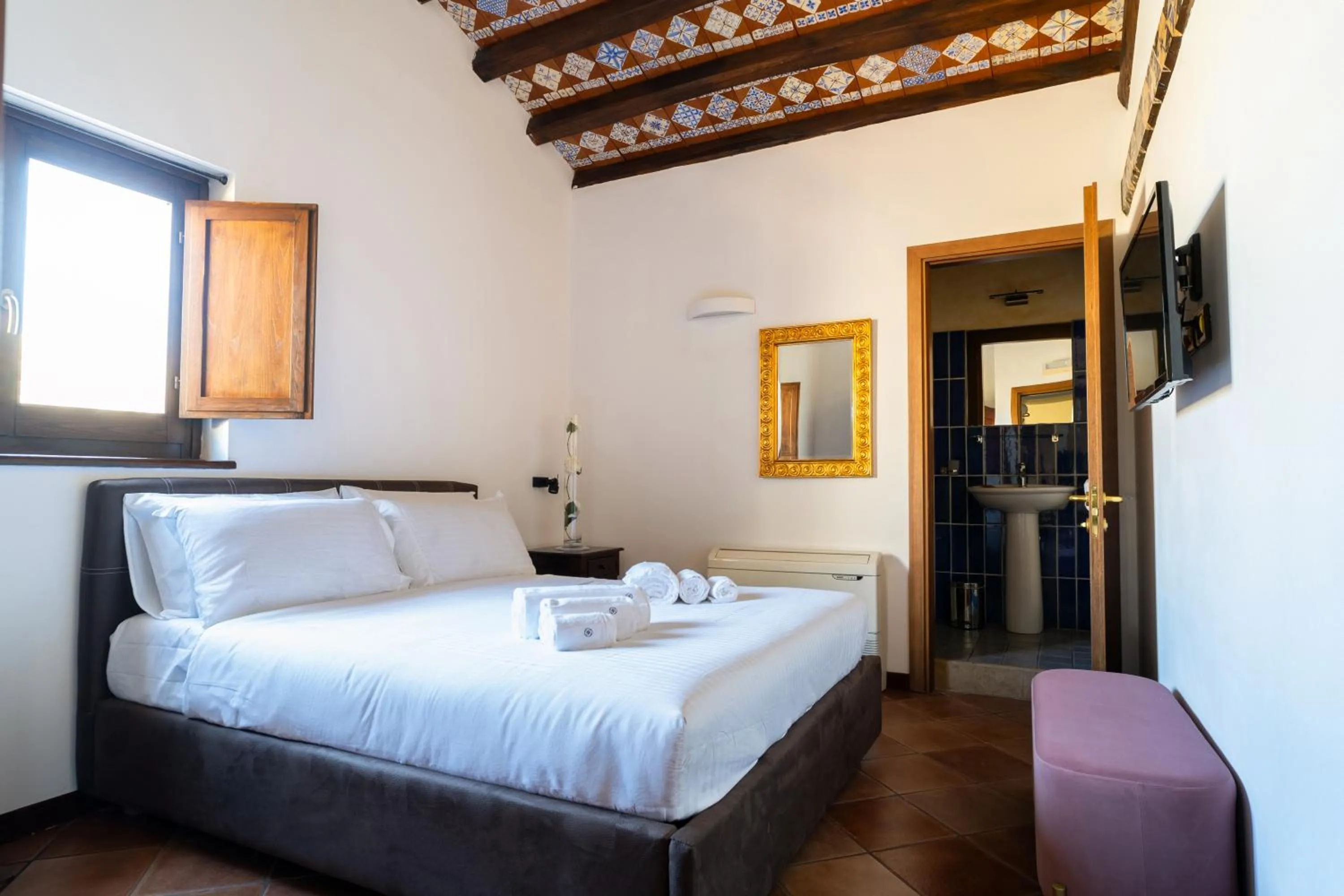 Photo of the whole room, Bed in Villa Vittoria Hotel