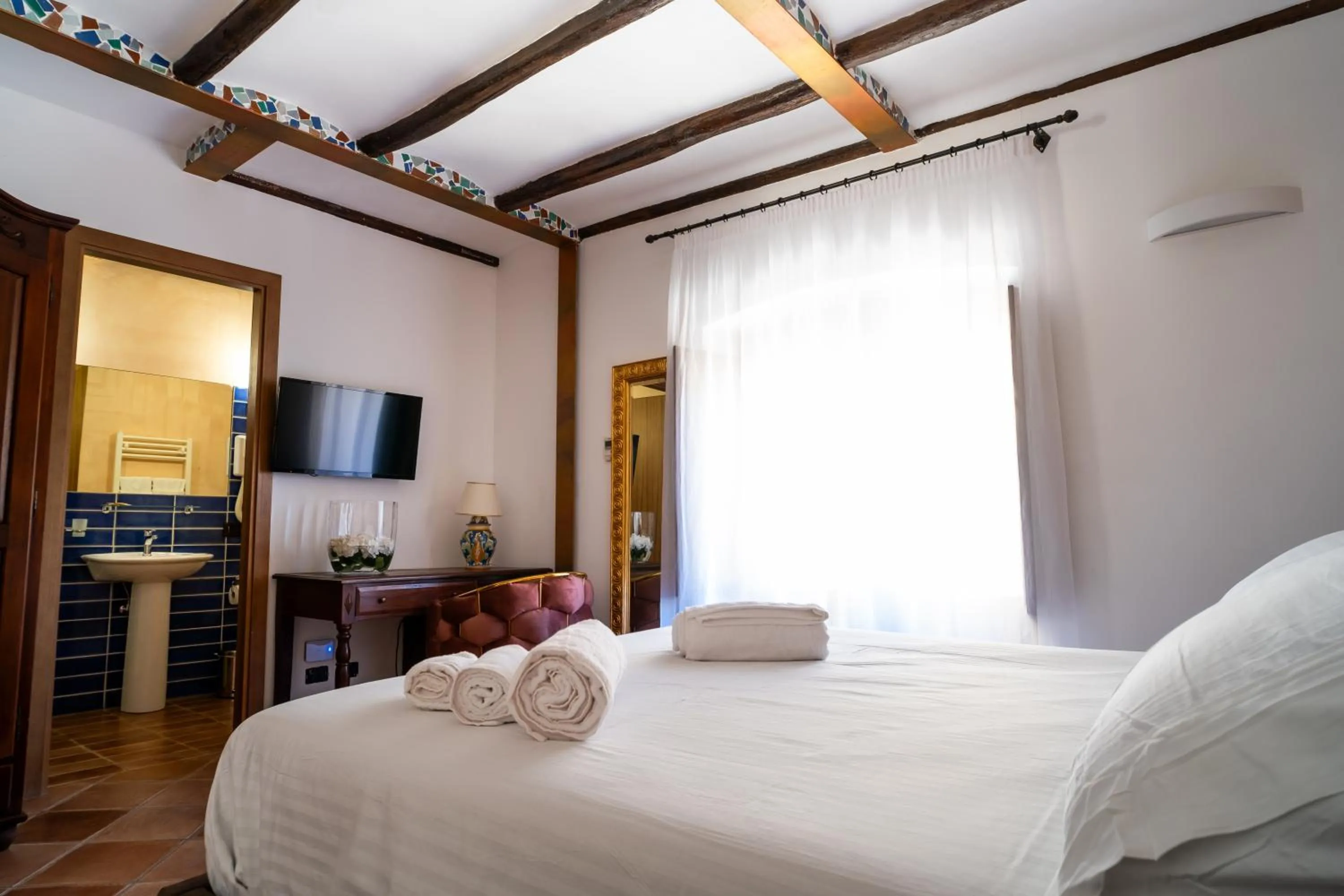 Photo of the whole room, Bed in Villa Vittoria Hotel