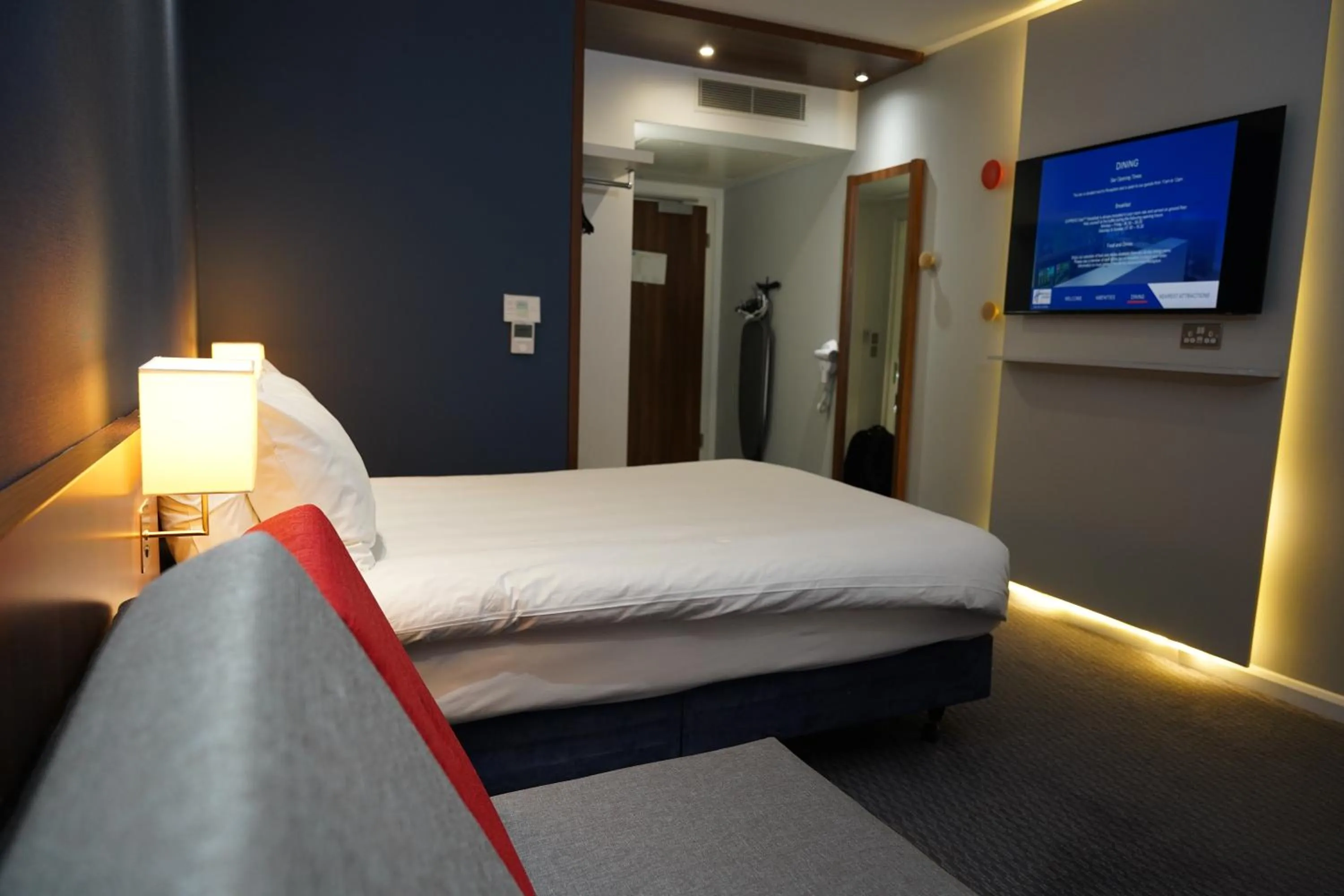 Bed in Holiday Inn Express Harlow by IHG