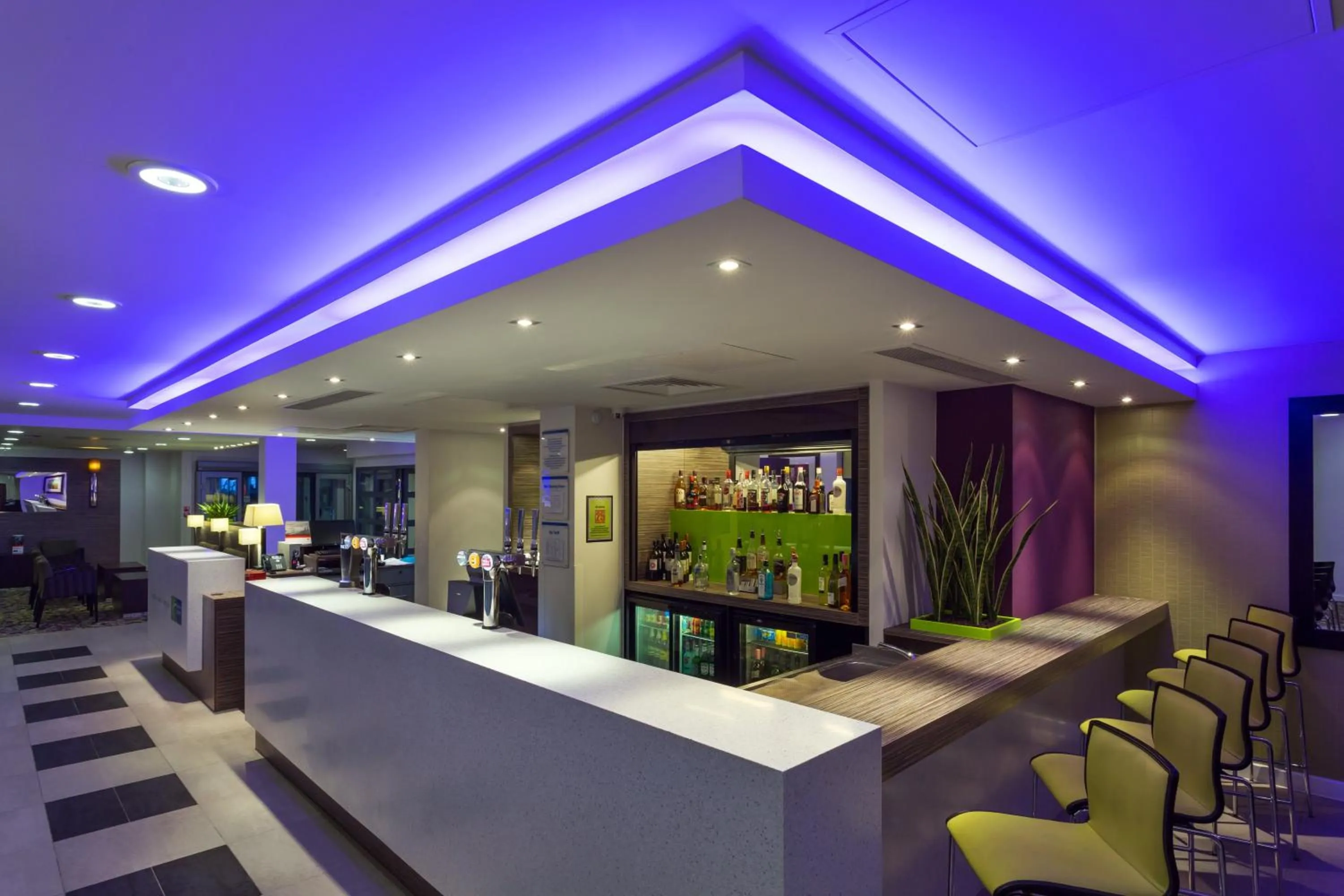 Lounge or bar in Holiday Inn Express Harlow by IHG
