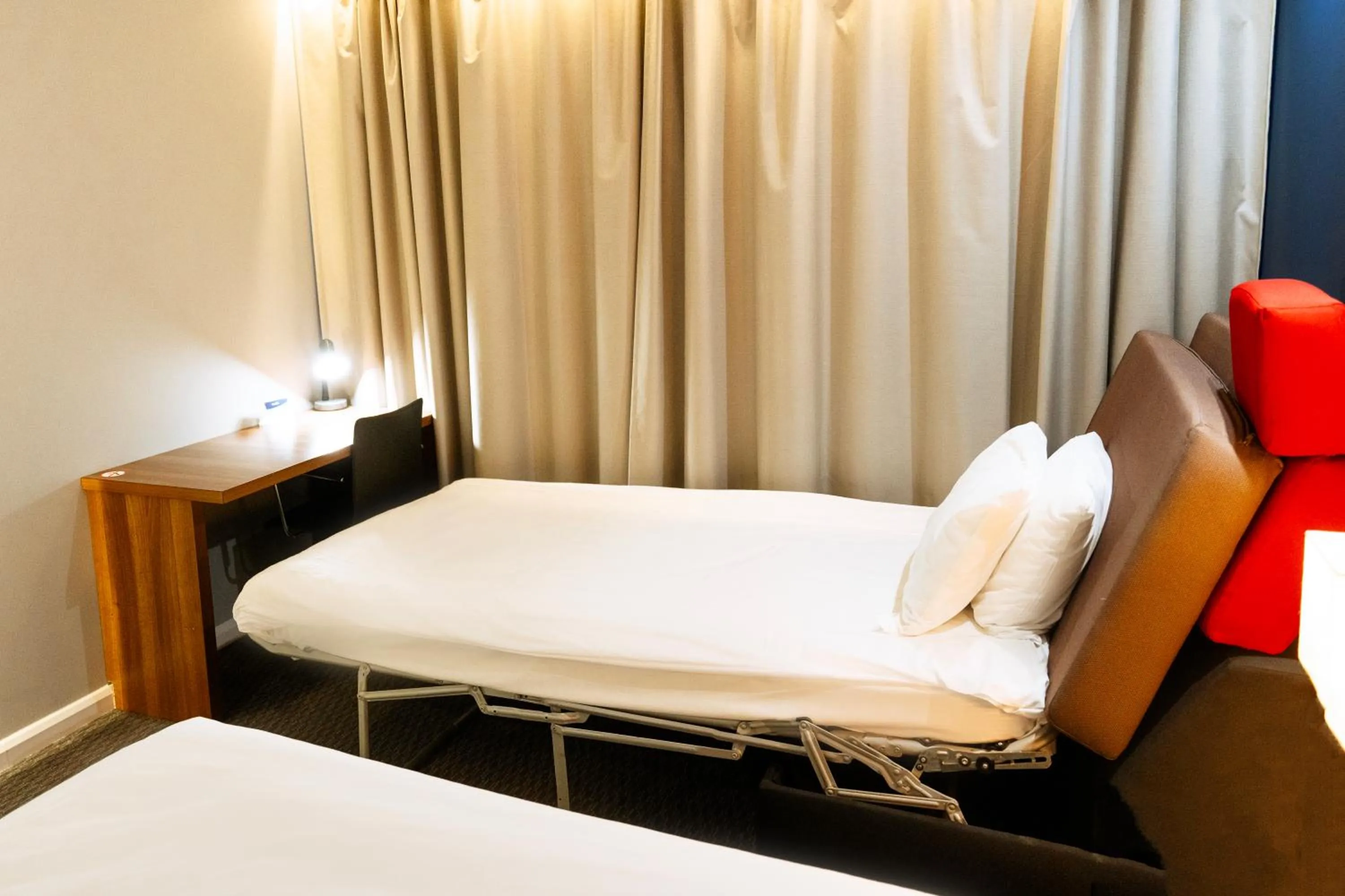 Bed in Holiday Inn Express Harlow by IHG